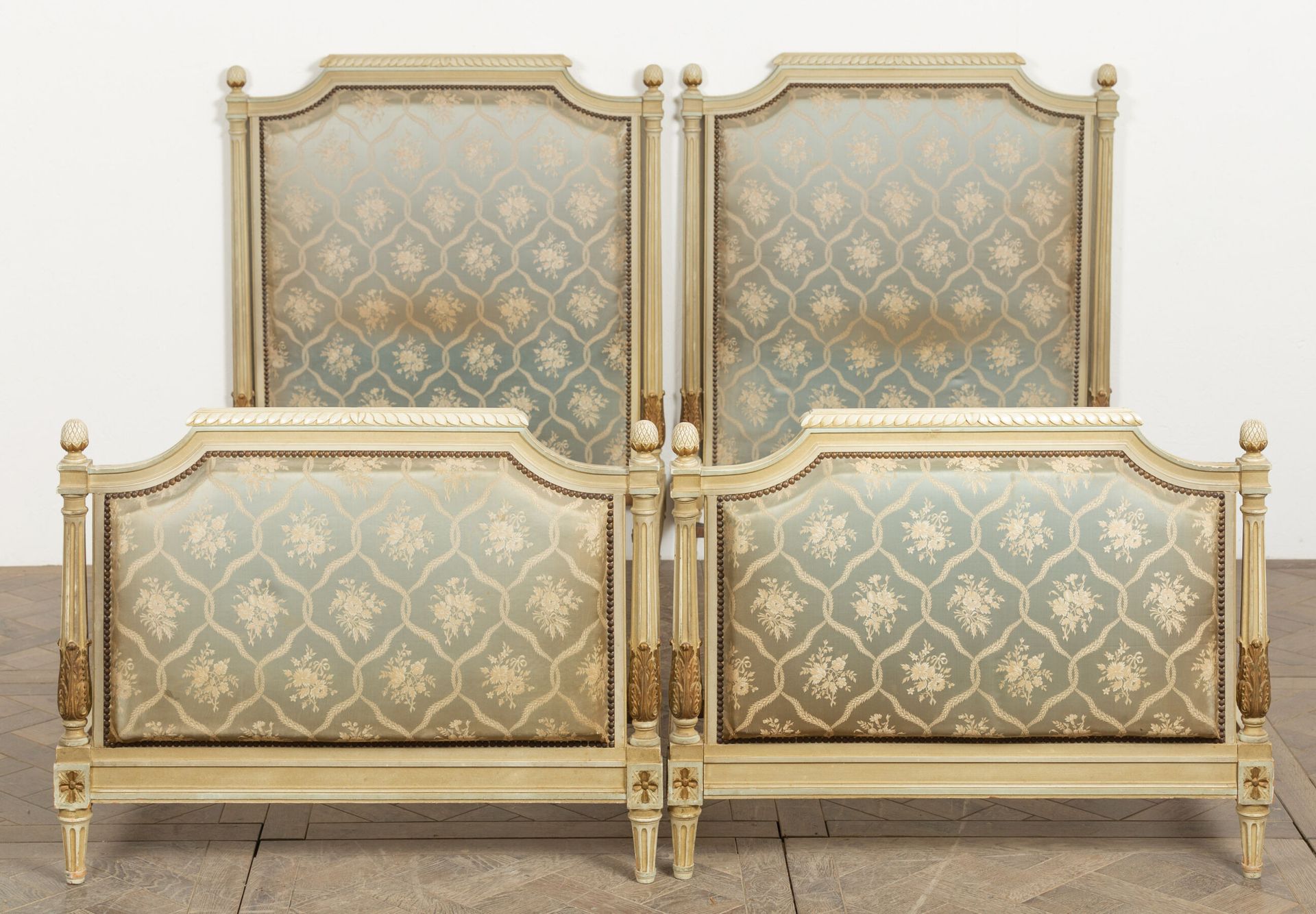 Null Pair of carved molded wood beds, white and gold lacquered, upholstered with&hellip;