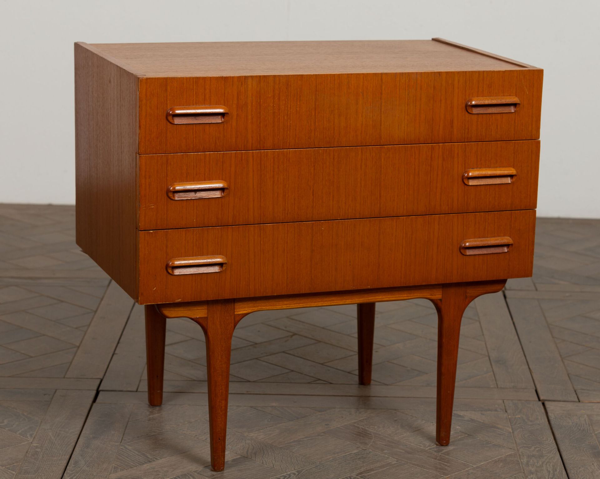 Null Scandinavian work from the 1960s.
Teak chest of drawers or large bedside ca&hellip;