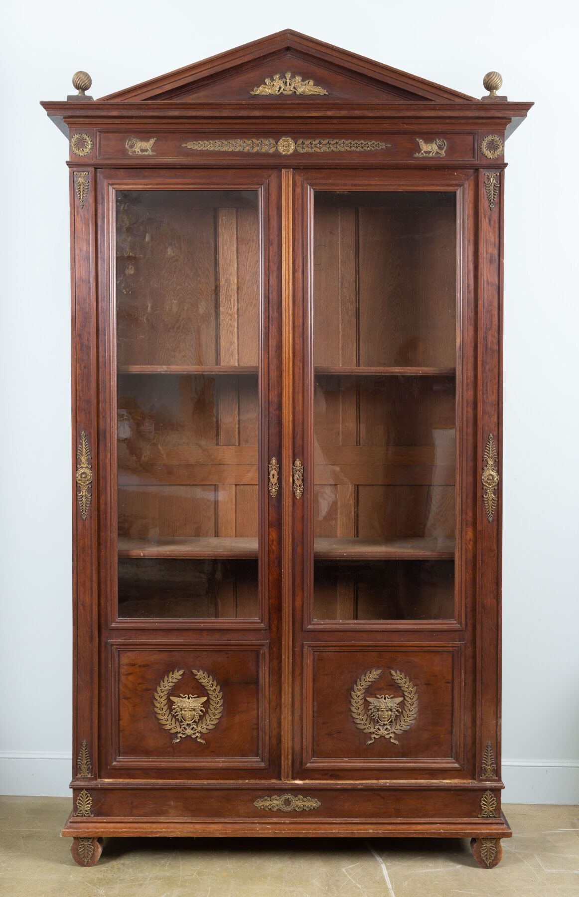 Null Desk bookcase in mahogany, mahogany veneer and gilt bronze ornamentation.
C&hellip;