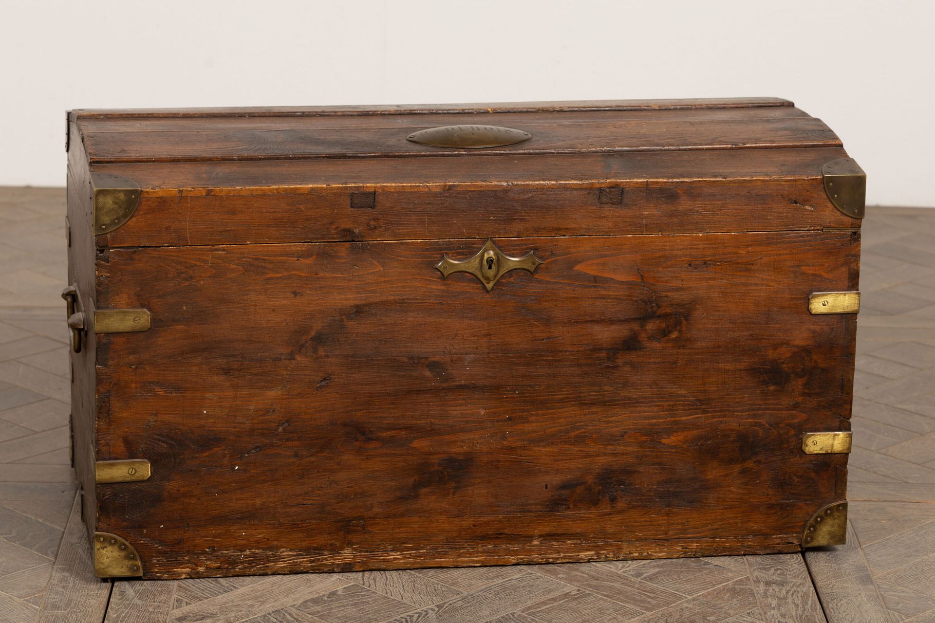 Null Wooden marine chest topped with a brass medallion, opening with a curved fl&hellip;