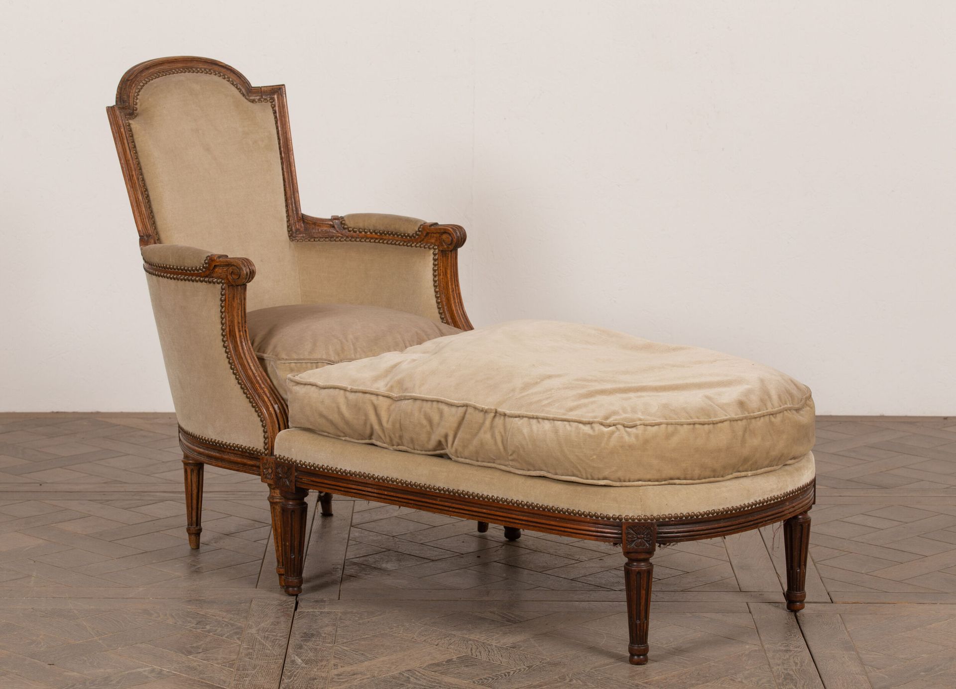 Null Duchesse brisée in molded and carved walnut.
Louis XVI style, late 19th cen&hellip;