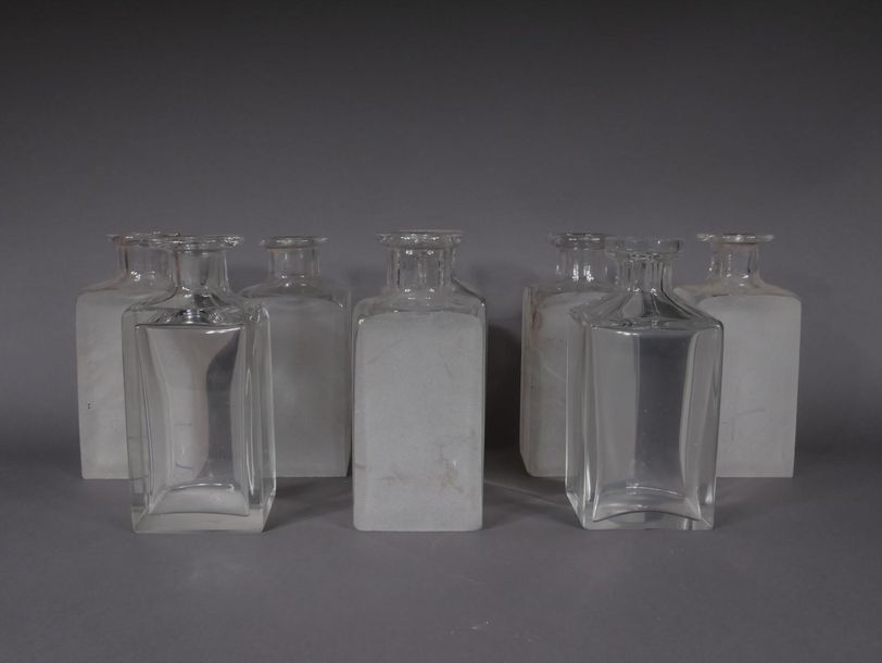 Null CRISTALLERIE SCHNEIDER 
	Lot de huit carafes sans bouchon à corps quadrangu&hellip;