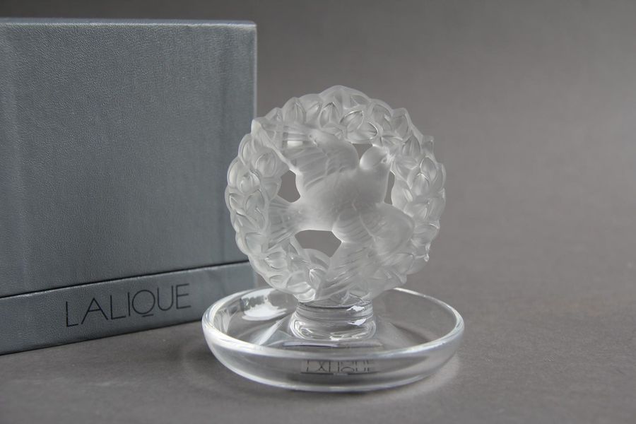 Null LALIQUE France
Baguier modèle Mésange en cristal transparent et satiné, sig&hellip;
