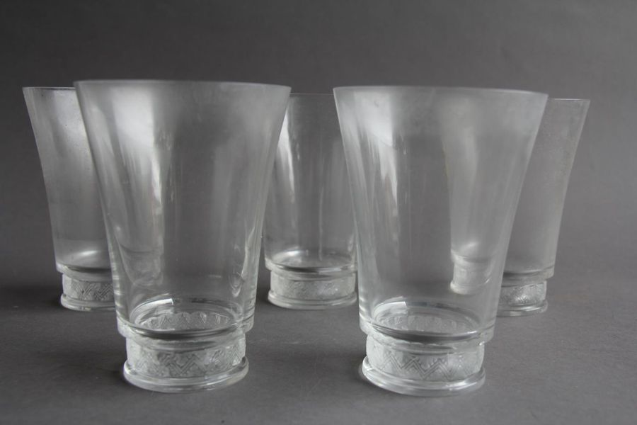 Null LALIQUE France
Cinq verres à orangeade modèle Reims en cristal transparent &hellip;