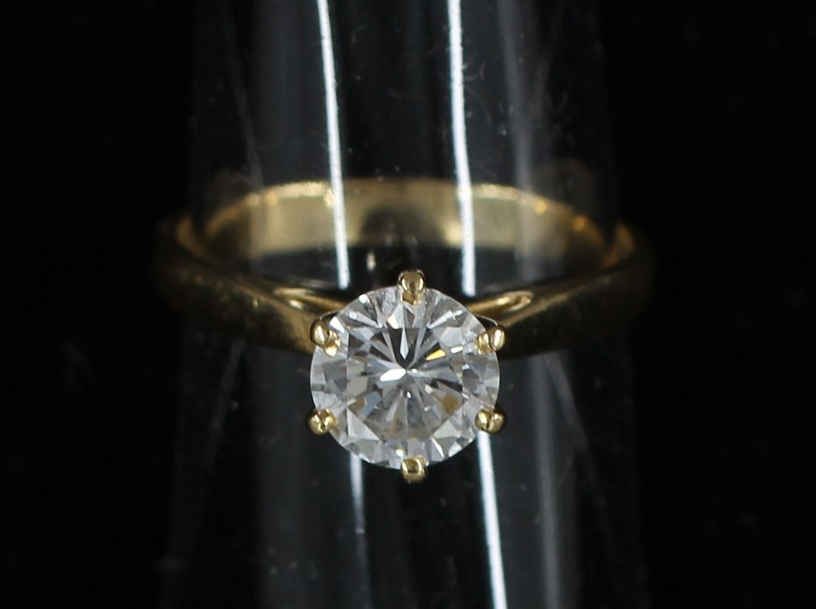 Null 
Bague solitaire en or jaune 18k sertie d'un diamant taille moderne d'en.1 &hellip;