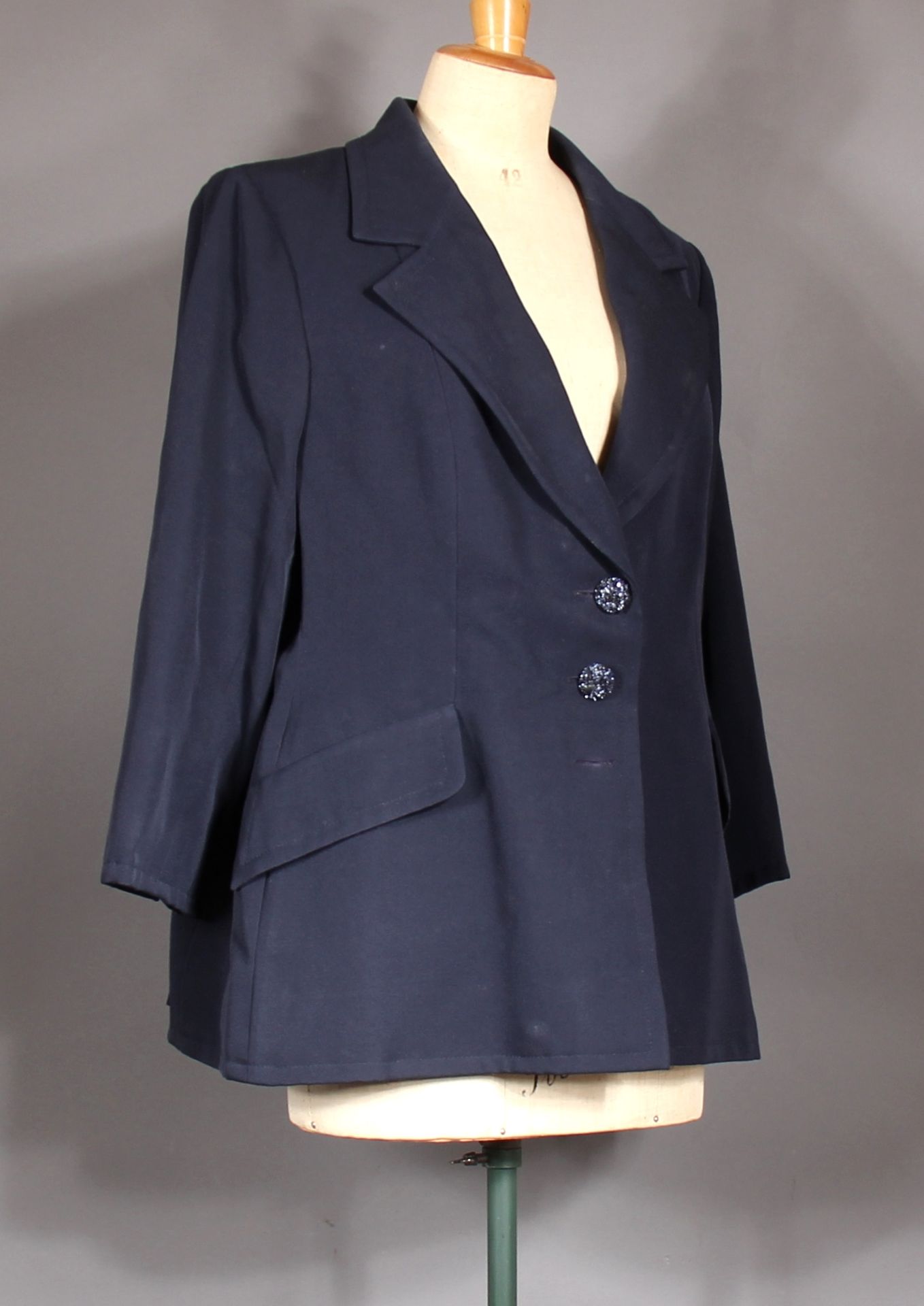 Null GIVENCHY Haute Couture n°84995

Blazer en gabardine de laine noir, col cran&hellip;