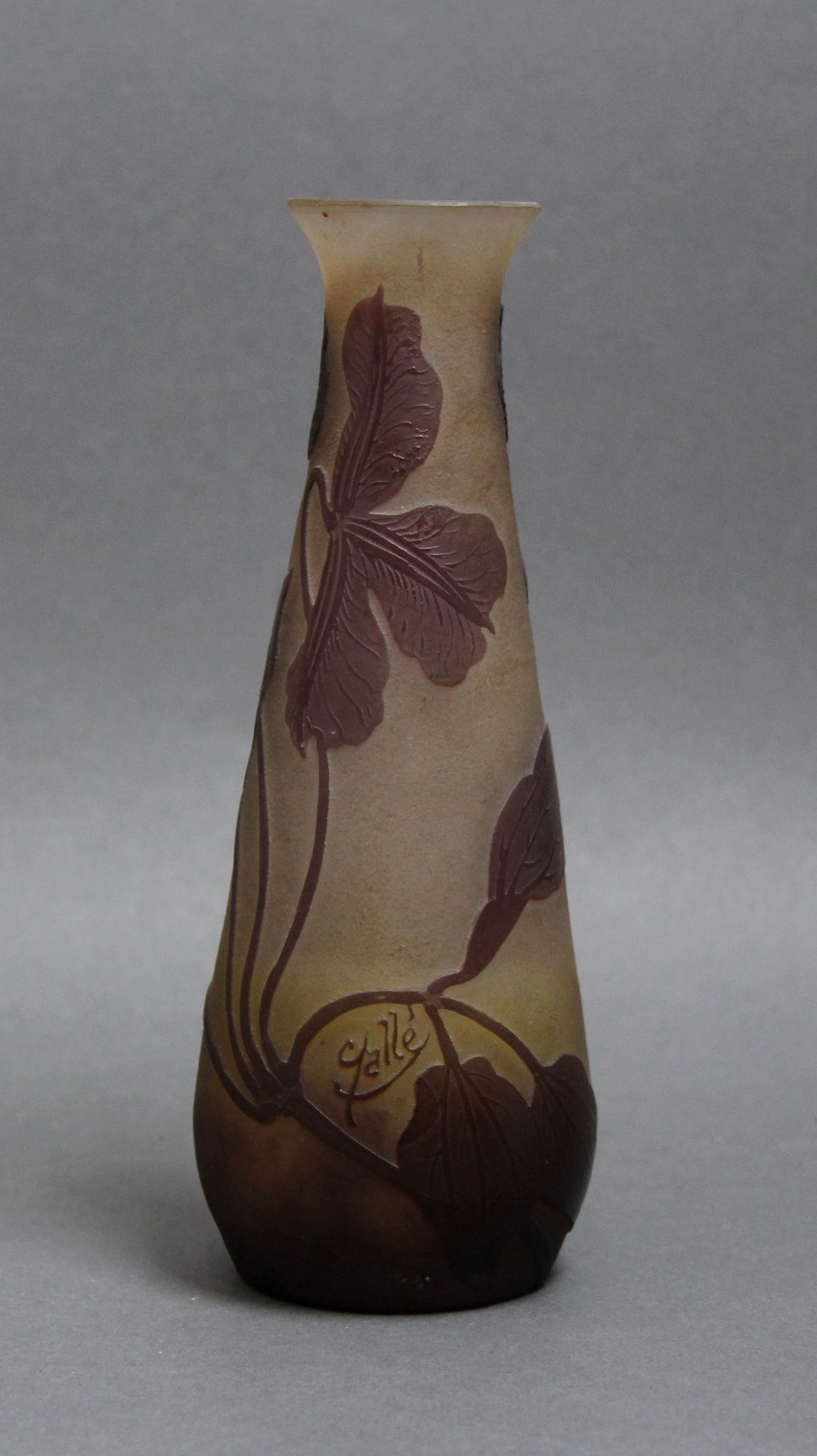 Null GALLE-EINRICHTUNG

Konische Vase mit ausgestelltem Hals. Probedruck aus vio&hellip;