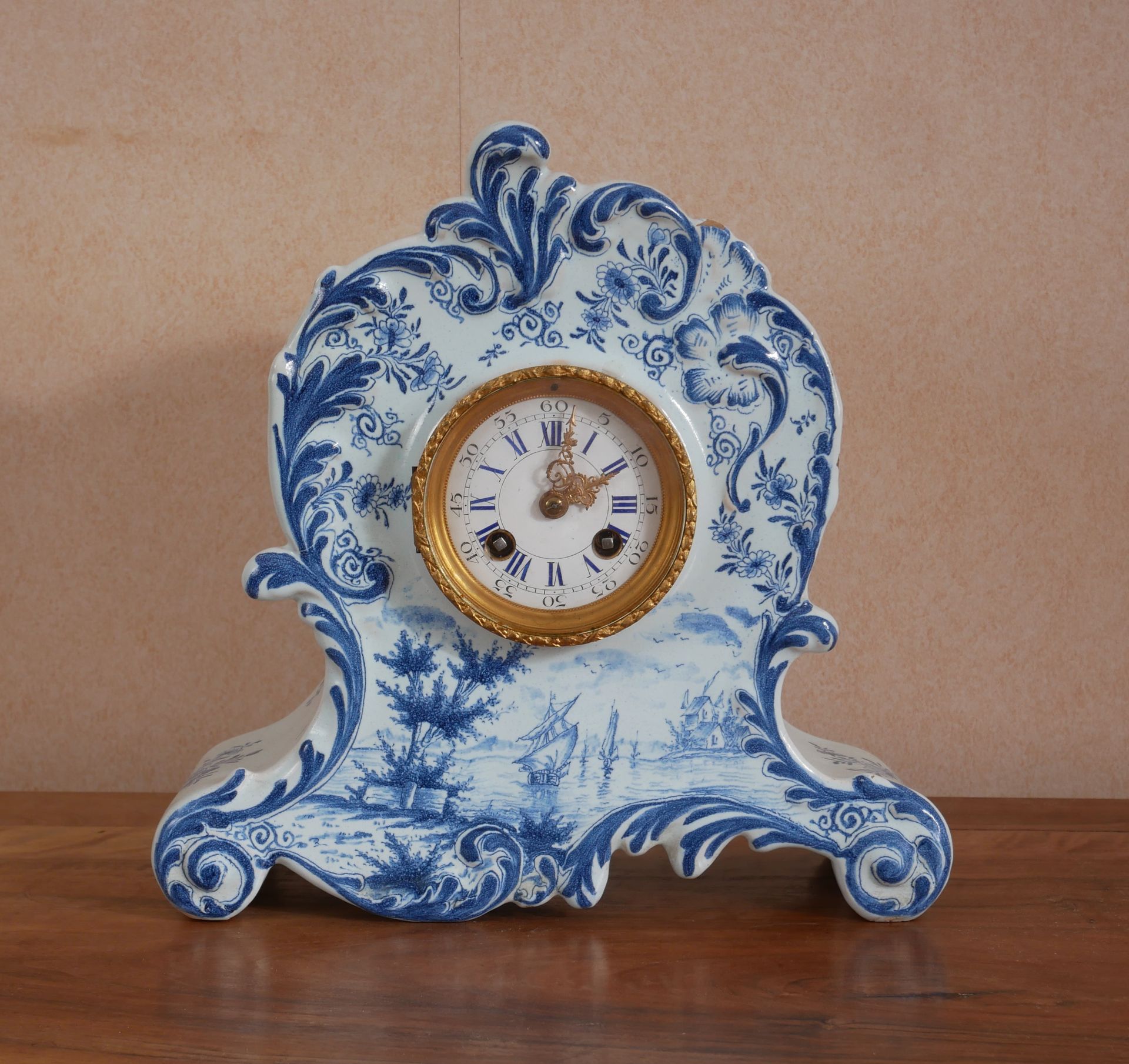 Null DELFT

Reloj de loza blanca y azul con decoración paisajística

H : 28,5 W &hellip;