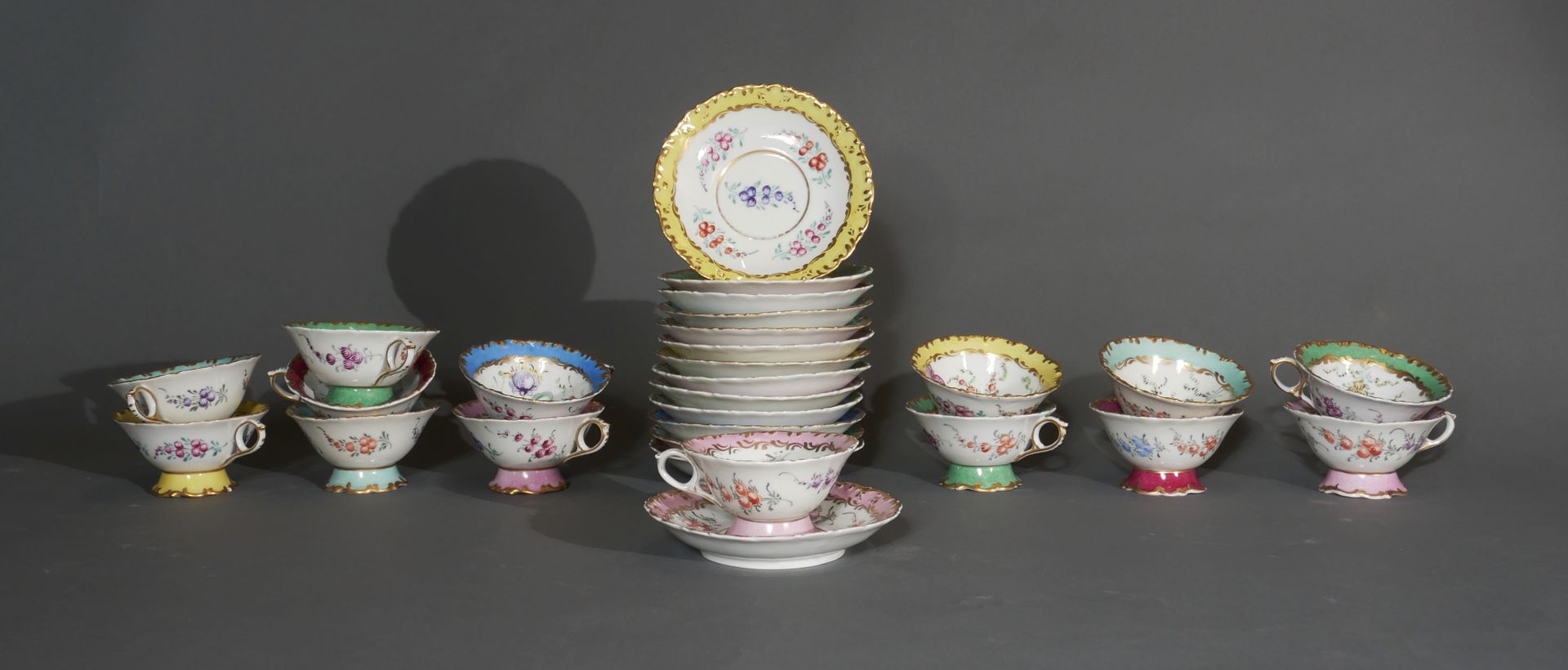 Null Fourteen cups and saucers in white and polychrome porcelain decorated with &hellip;