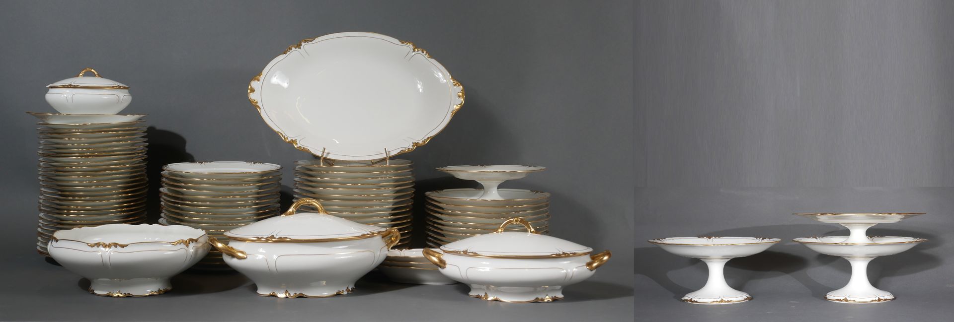 Null 利莫盖斯

白瓷晚餐服务的一部分，带有镀金的罗卡莱斯装饰（2个盘子破裂，事故和修复的瓦罐盖子）。