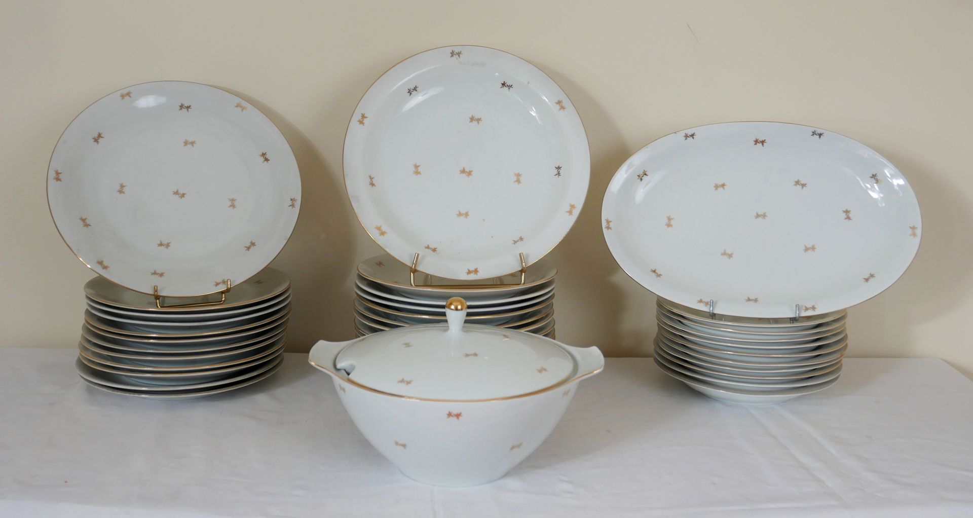 Null Part of a white porcelain dinner service with golden flowers