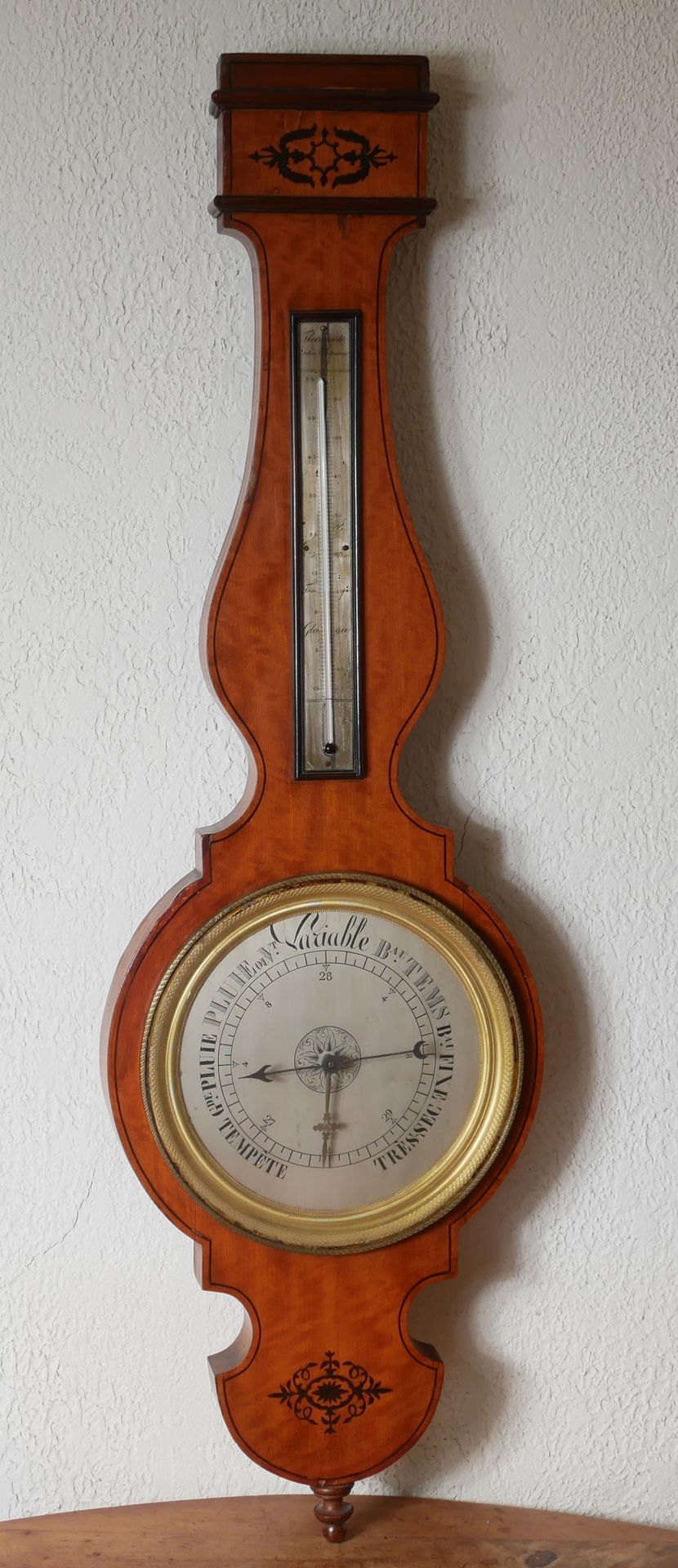 Null Barometer-Thermometer aus furniertem Holz.

H: 103 cm (Splitter, Fehlstelle&hellip;