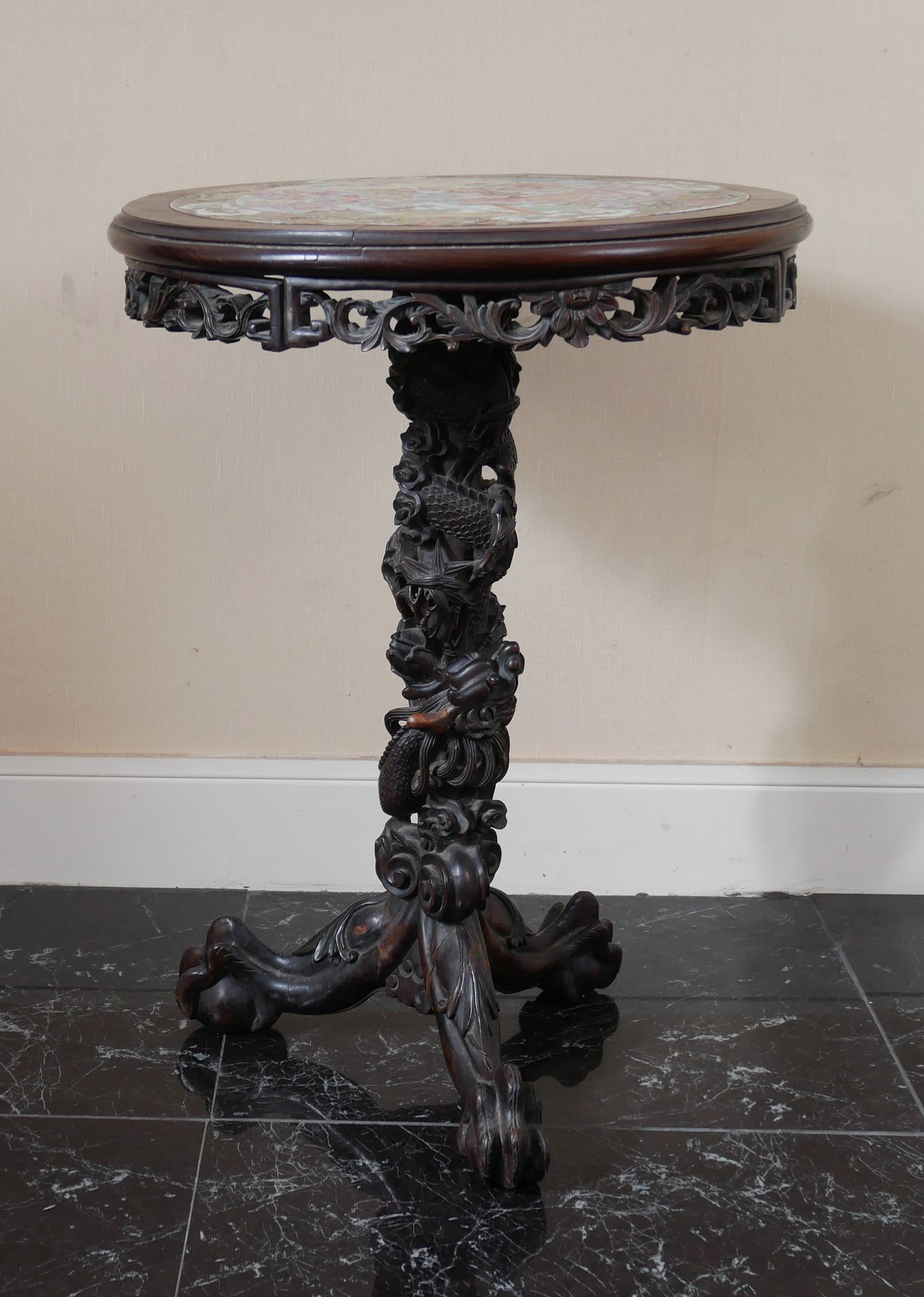 Null Round tripod pedestal table in natural wood, the shaft carved with a dragon&hellip;