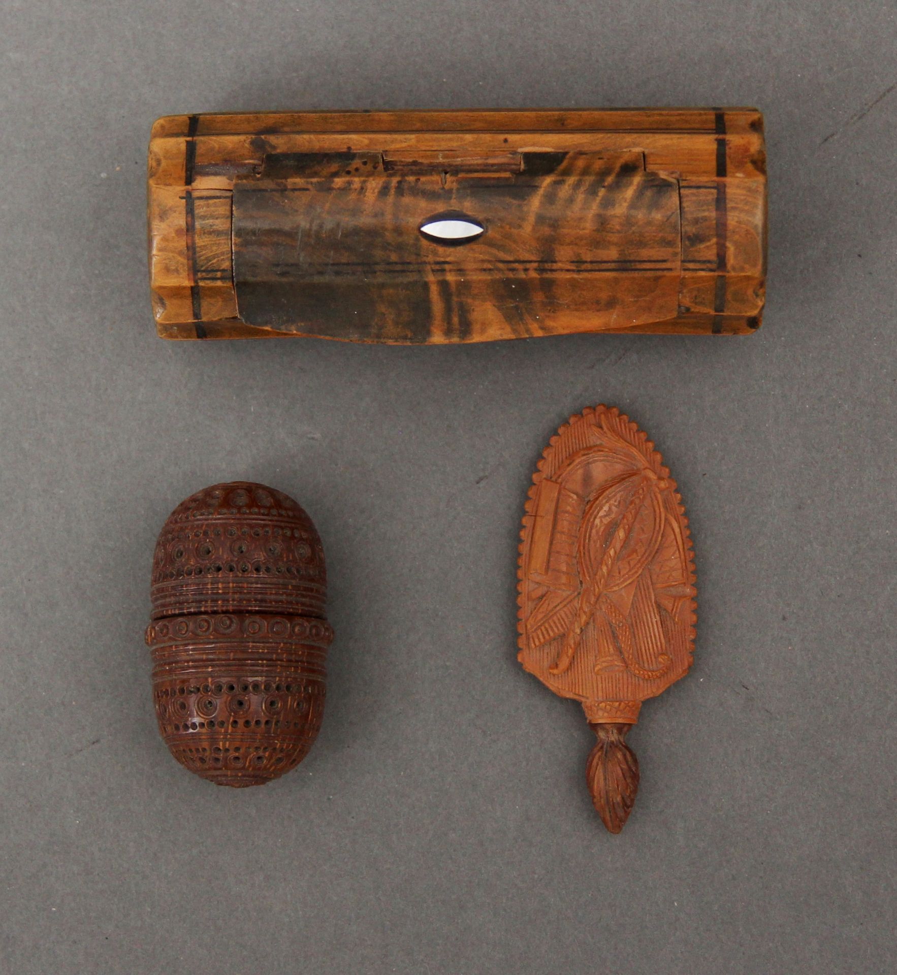 Null 天然木套装包括一个盒子（铰链意外），一个针盒，一个瓶子