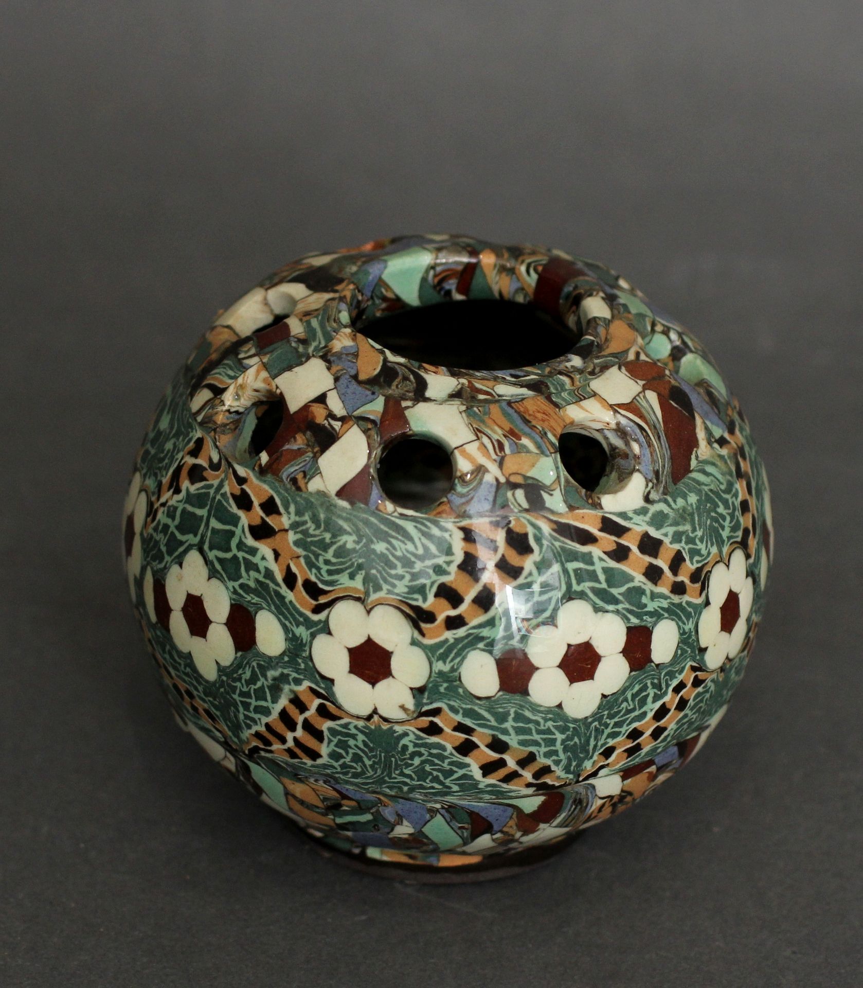 Null GERBINO - VALLAURIS

Espiga de flor ovoide sobre tacón en cerámica 

H: 8,5&hellip;