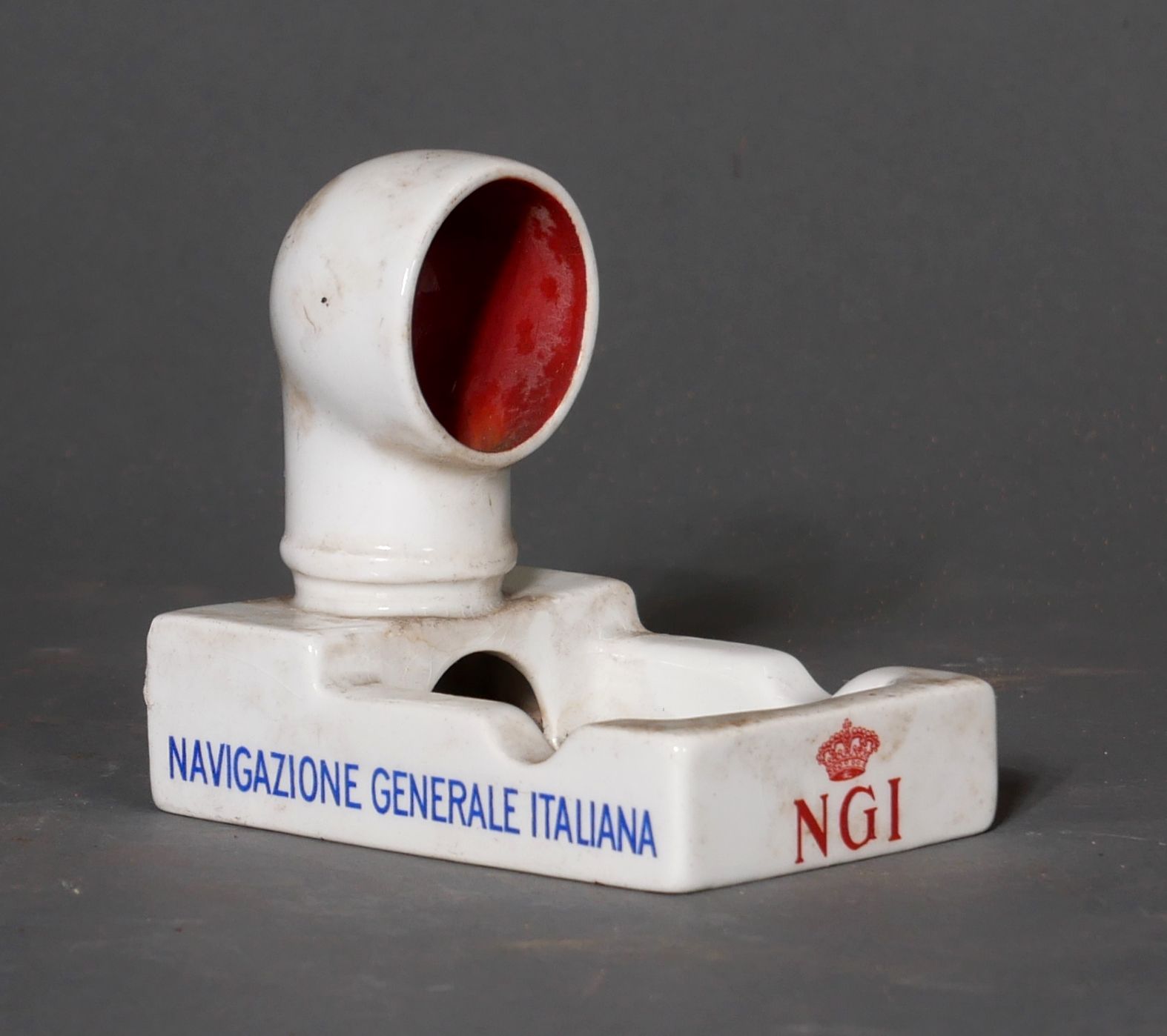 Null 
*Navigazione Generale Italiana




Cendrier en porcelaine en forme de chem&hellip;