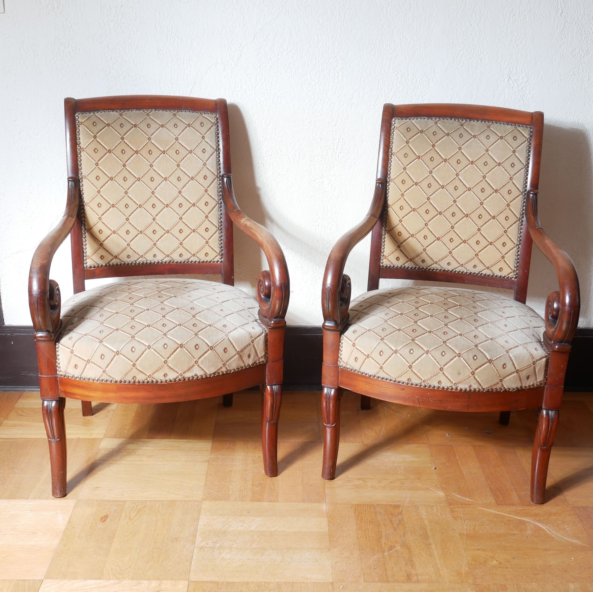 Null Pair of armchairs in natural wood, armrests with scroll, 19th c. (wear)