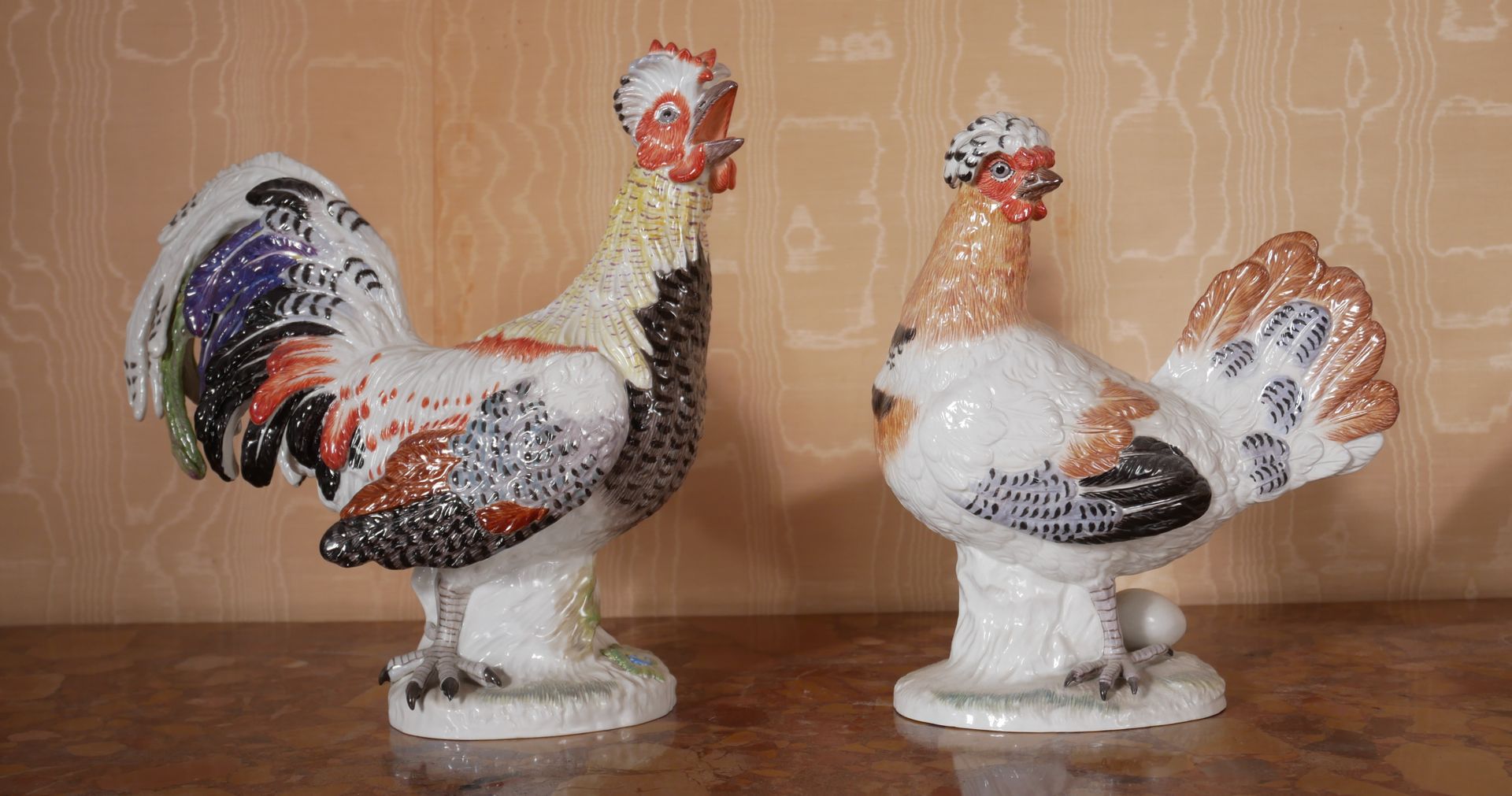 MEISSEN Pareja de gallos y gallinas en porcelana policromada Altura: 26 cm.
