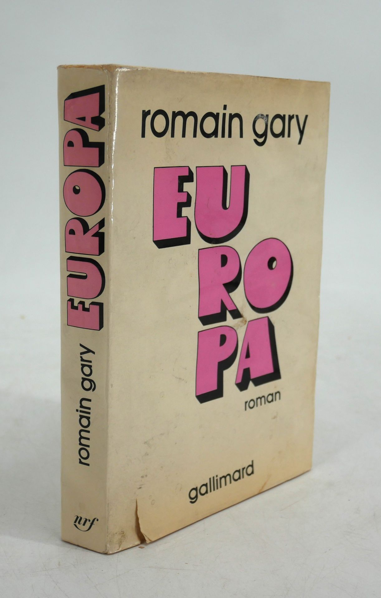Null ROMAIN GARY. 
Europa. 
Gallimard, 1972. In-12 jaquette avec déchirures, con&hellip;