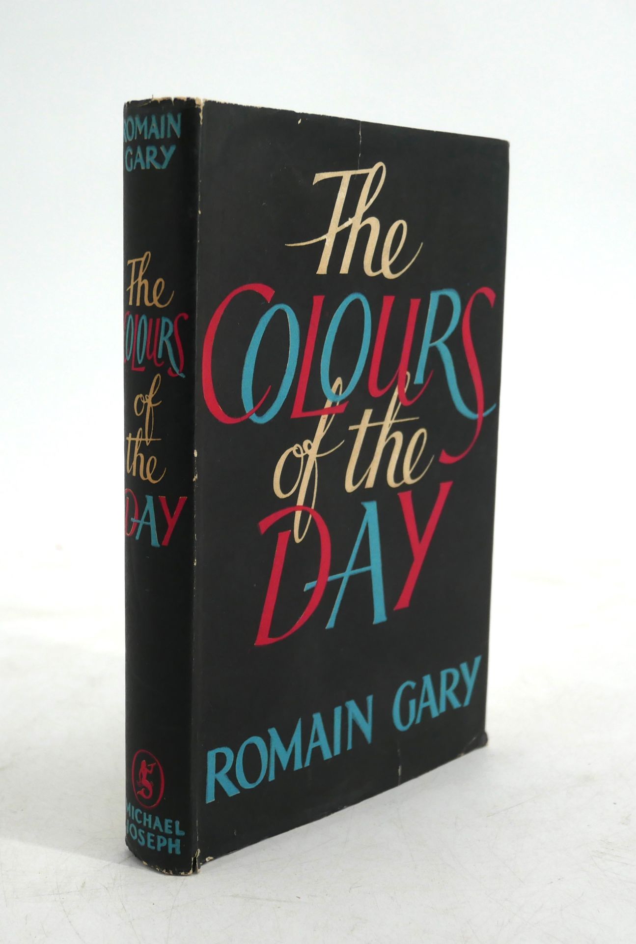Null ROMAIN GARY. 
The colours of the day. 
Michael Joseph, Londres, 1953.	
In-1&hellip;