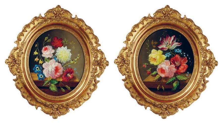 École FRANÇAISE du XXe siècle Bouquet de fleurs Paire de fixés sous verre ovales&hellip;