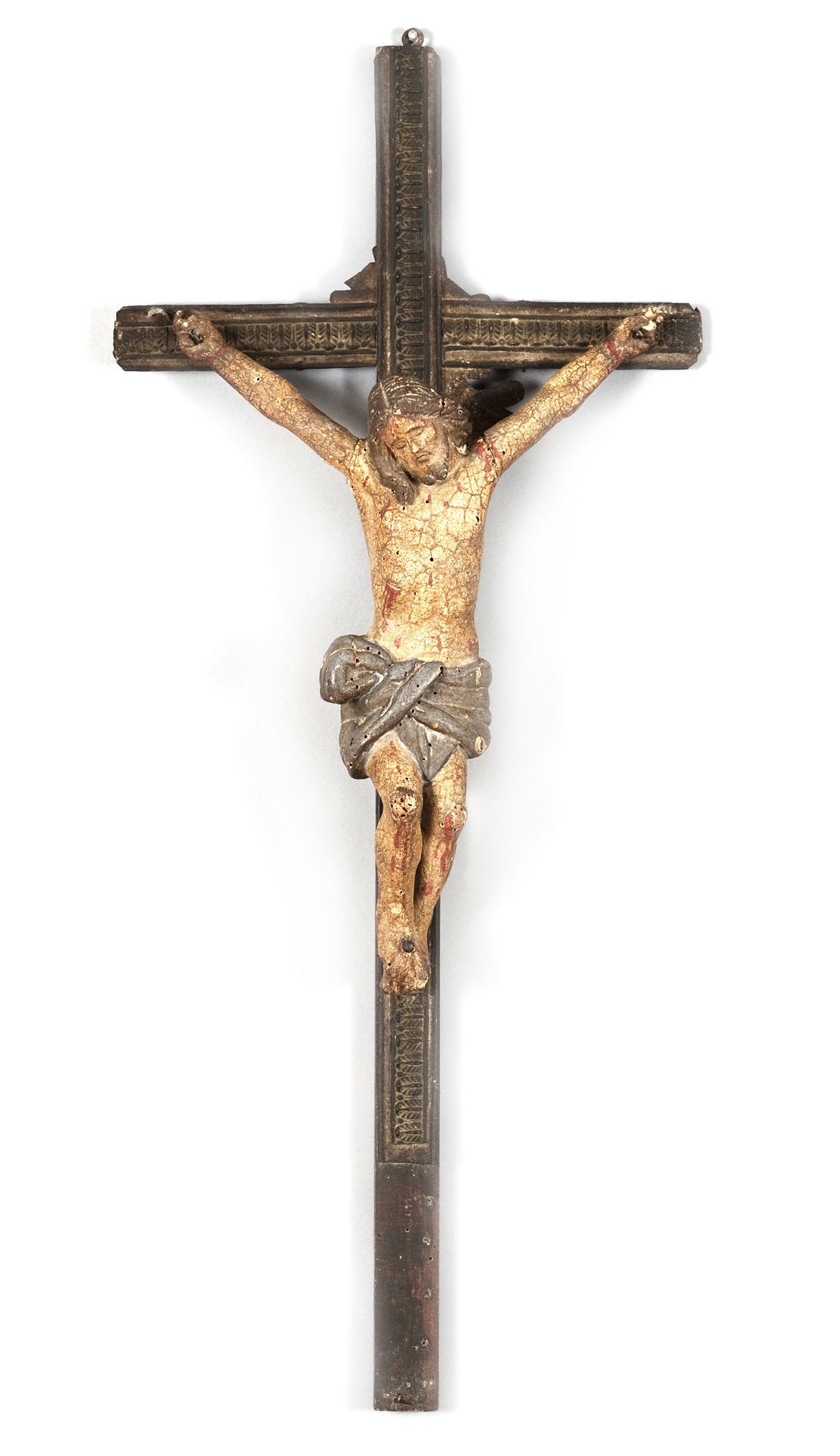 Null 木制十字架，可能是西班牙的，18世纪

带有基督的形象，全身多色漆。雕刻的木制十字架，外面包着压花的金属月桂树叶。

十字架尺寸为83 x 35厘米。&hellip;