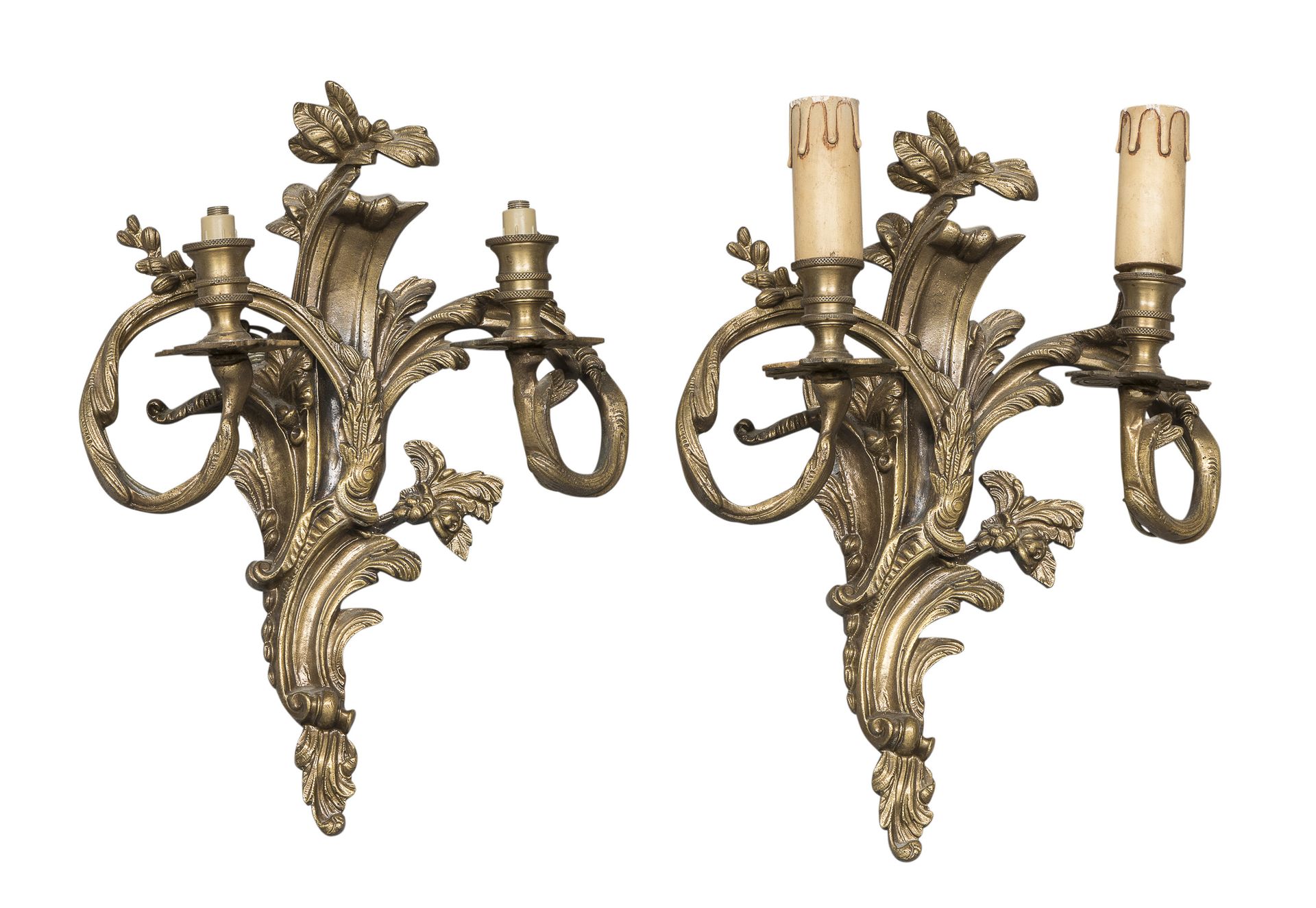 Null 一对青铜壁灯，20世纪初

路易十五风格，凿有植物图案，手臂上有双重褶皱。 

尺寸为33 x 25 x 14厘米。