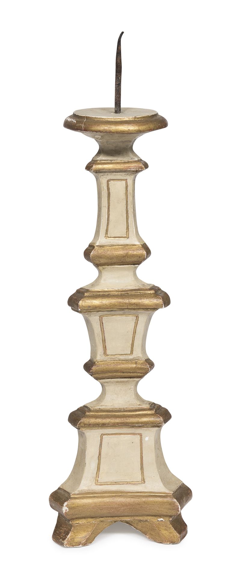 Null 米尼翁烛台，18世纪

白色和金色漆面，三角形截面。

尺寸为30 x 11厘米。