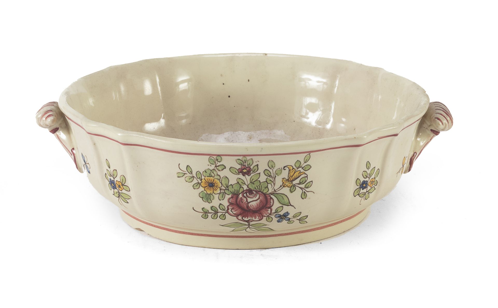 Null 陶瓷沙拉碗，德鲁塔 20世纪

乳白色珐琅和多色，有花饰。

尺寸 cm. 9 x 30 x 27