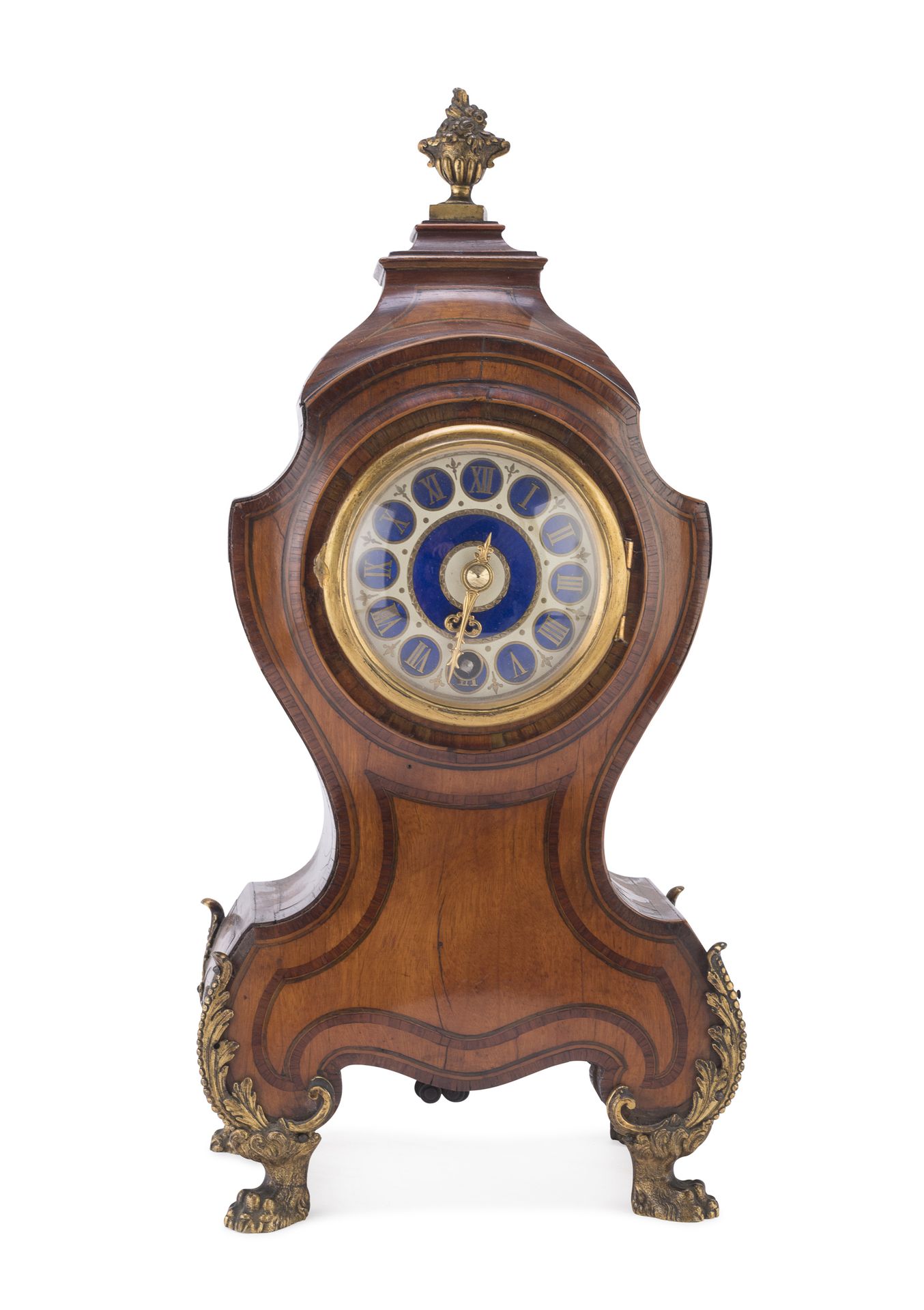 Null 台钟，古董元素

18世纪的风格，樱桃木的箱子上有玫瑰木的花边。带有金属表盘的机器。凿空的青铜脚。

尺寸为40 x 19 x 10.5厘米。

后门&hellip;