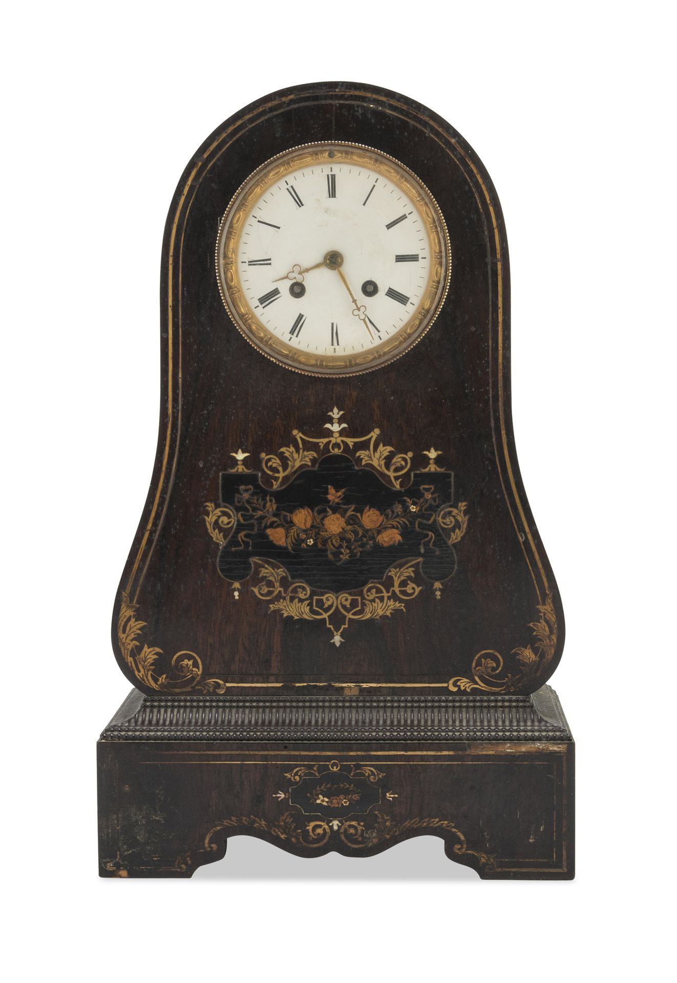 Null 紫檀木台钟，19世纪

嵌有花卉和镀金的金属应用。

尺寸为41 x 25 x 15厘米。

机器未检查。