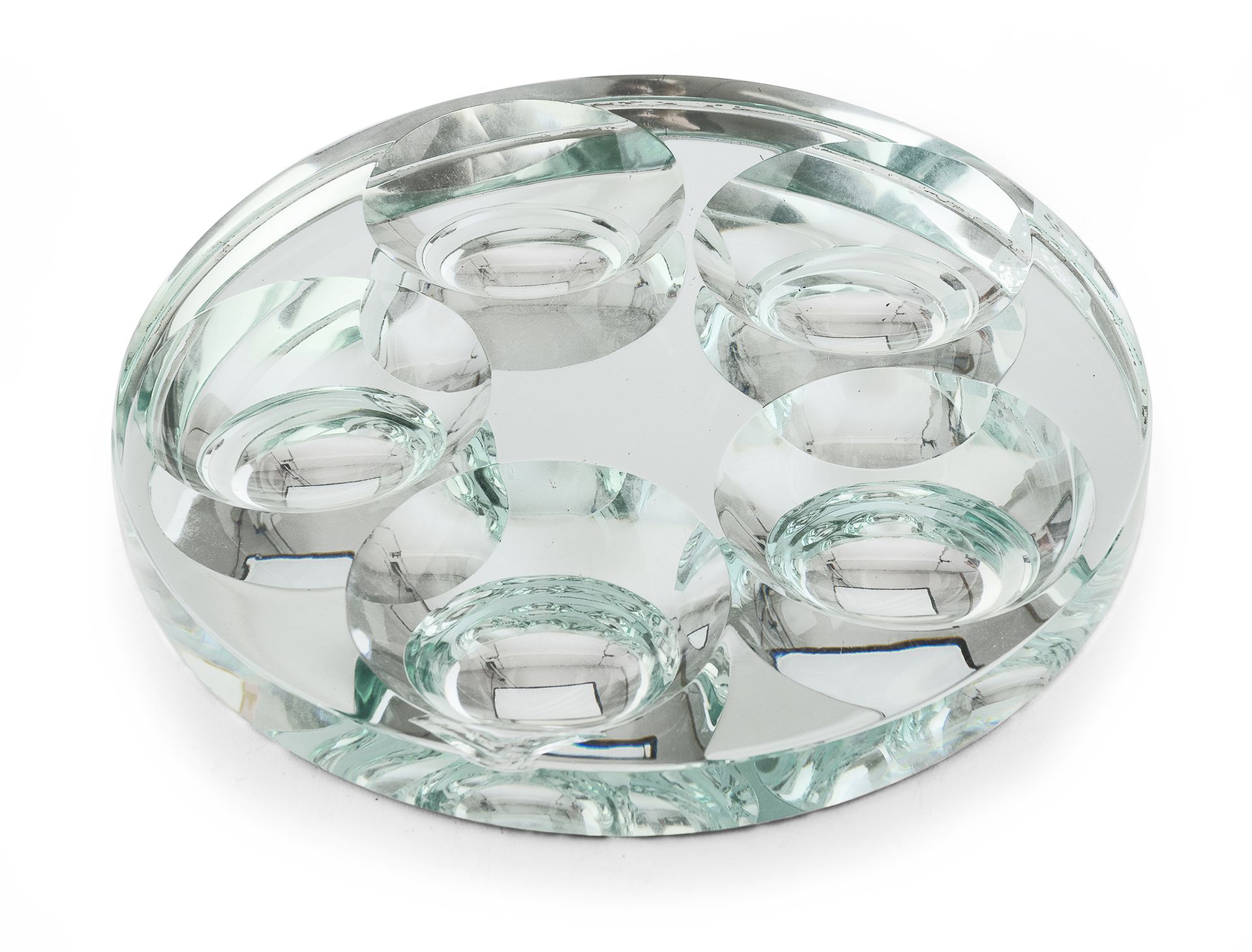 Null fontana arte的玻璃支架，1970年代


切割的水晶，有玻璃支架的碗。


直径24厘米。