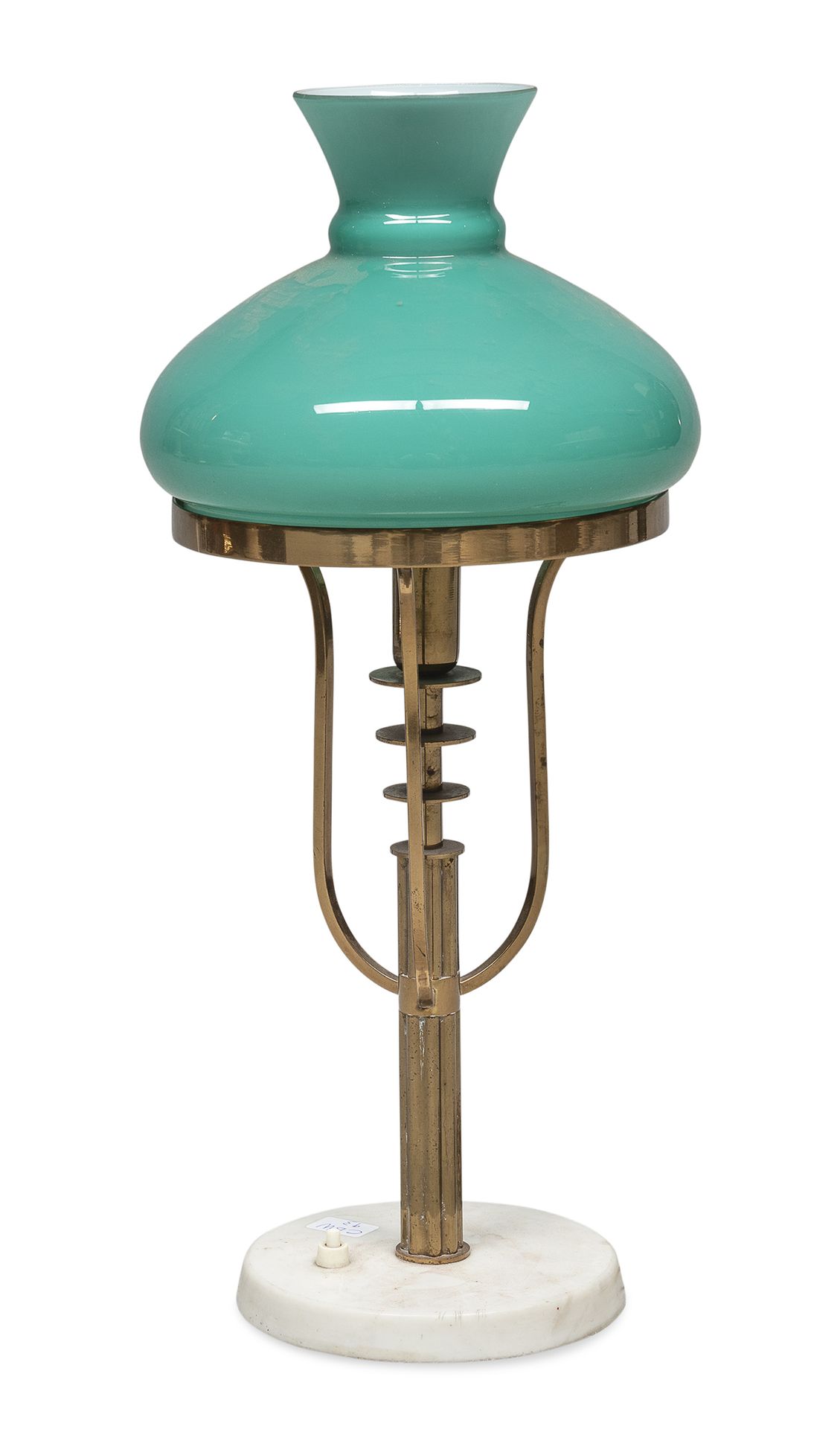 Null 台灯由Angelo Letti为Arteluce设计，1960年代


带环的铜柄，绿色玻璃的钟形扩散器。白色大理石的圆形底座。


尺寸为50 x &hellip;