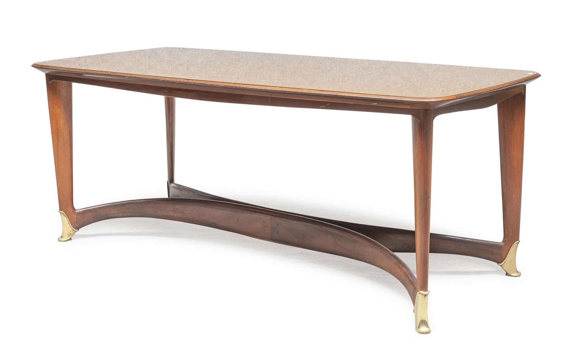 Null 餐桌，1950年代设计


樱桃山毛榉材质，长方形玻璃顶，圆角。平腿，黄铜脚。


热弯的横杆。


尺寸为77 x 200 x 94厘米。