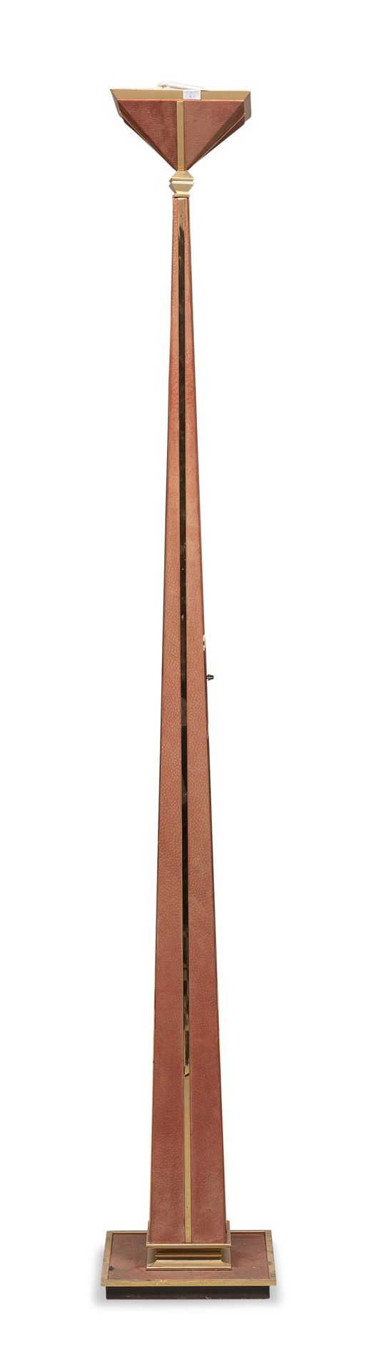 Null LAMPADAIRE DES ANNÉES 1970


en bois recouvert de cuir pekari avec des prof&hellip;