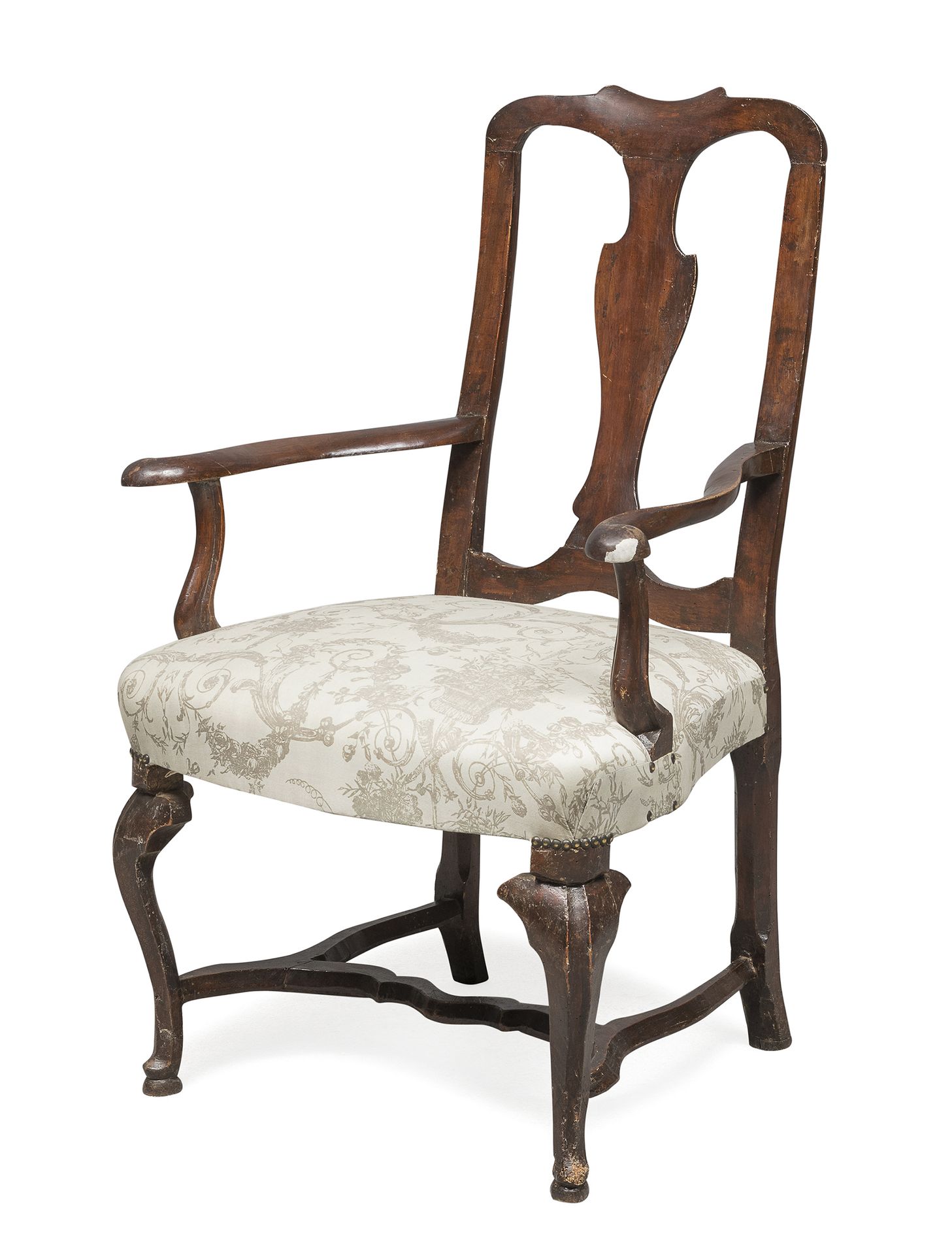 Null 胡桃木扶手椅，威尼托 十八世纪


背部穿孔，有琴形卷轴。形状的扶手，宽肩的腿，有山羊的骨架。


尺寸为101 x 50 x 61厘米。


缺少一&hellip;