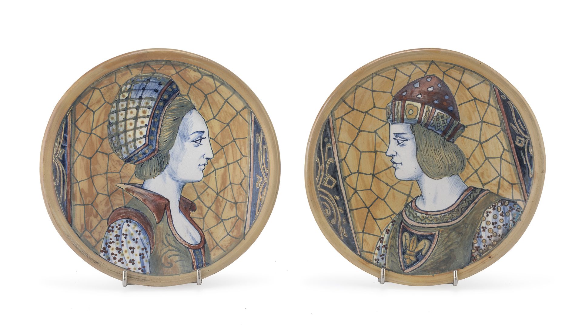 Null 一对陶瓷盘，A. Rubboli Gualdo Tadino 20世纪初


在多色的光泽中，有高贵的轮廓的装饰。


底座下有蓝色标记。


直径2&hellip;