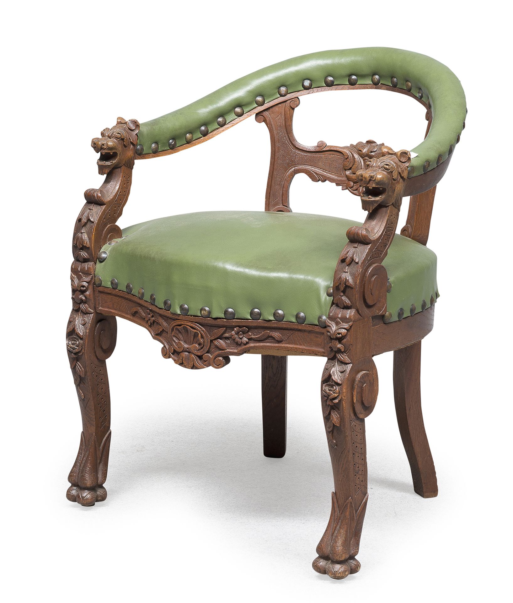 Null 胡桃木扶手椅，19世纪末


雕刻着新文艺复兴时期的图案，有旋钮和风格化的狗头。绿色皮革内饰。


尺寸为80 x 61 x 48厘米。