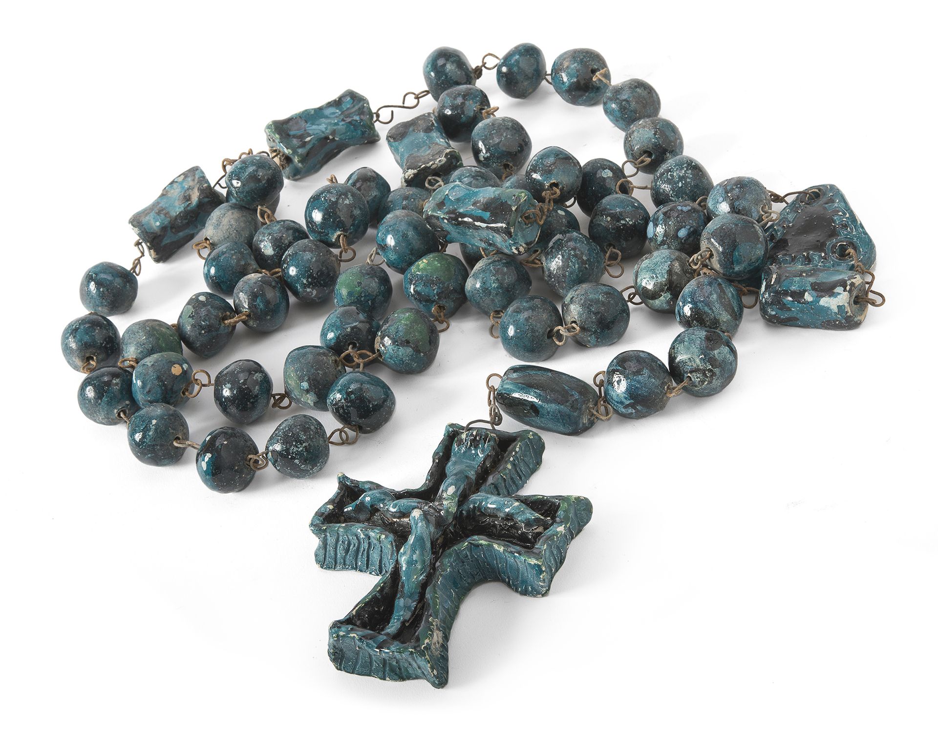 Null 陶瓷念珠，20世纪初


全部为绿色珐琅，有吊坠十字架。


长度为160厘米左右。
