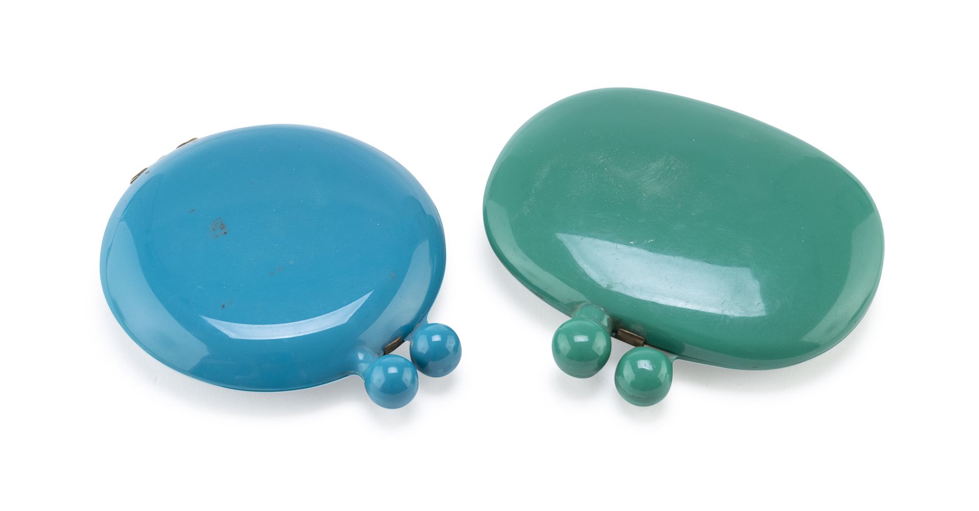 Null 两件套，1950年代


在绿色和蓝色塑料中。


尺寸为10 x 11厘米和10.5 x 10厘米。