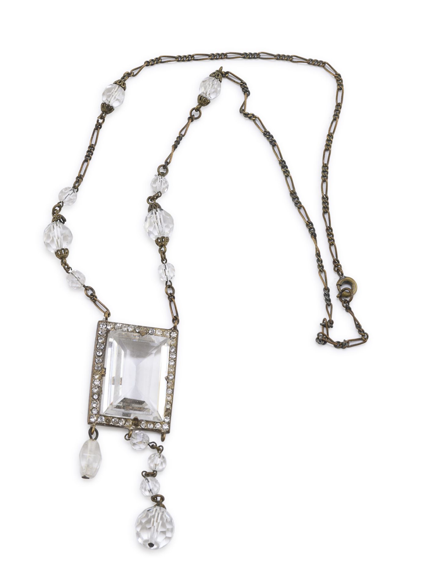 Null 项链，捷克斯洛伐克 1930年代


镀金金属链，带水晶吊坠和水钻框架。


项链长44厘米，吊坠大小为3 x 2.5厘米。


缺少一个水晶珠吊坠。