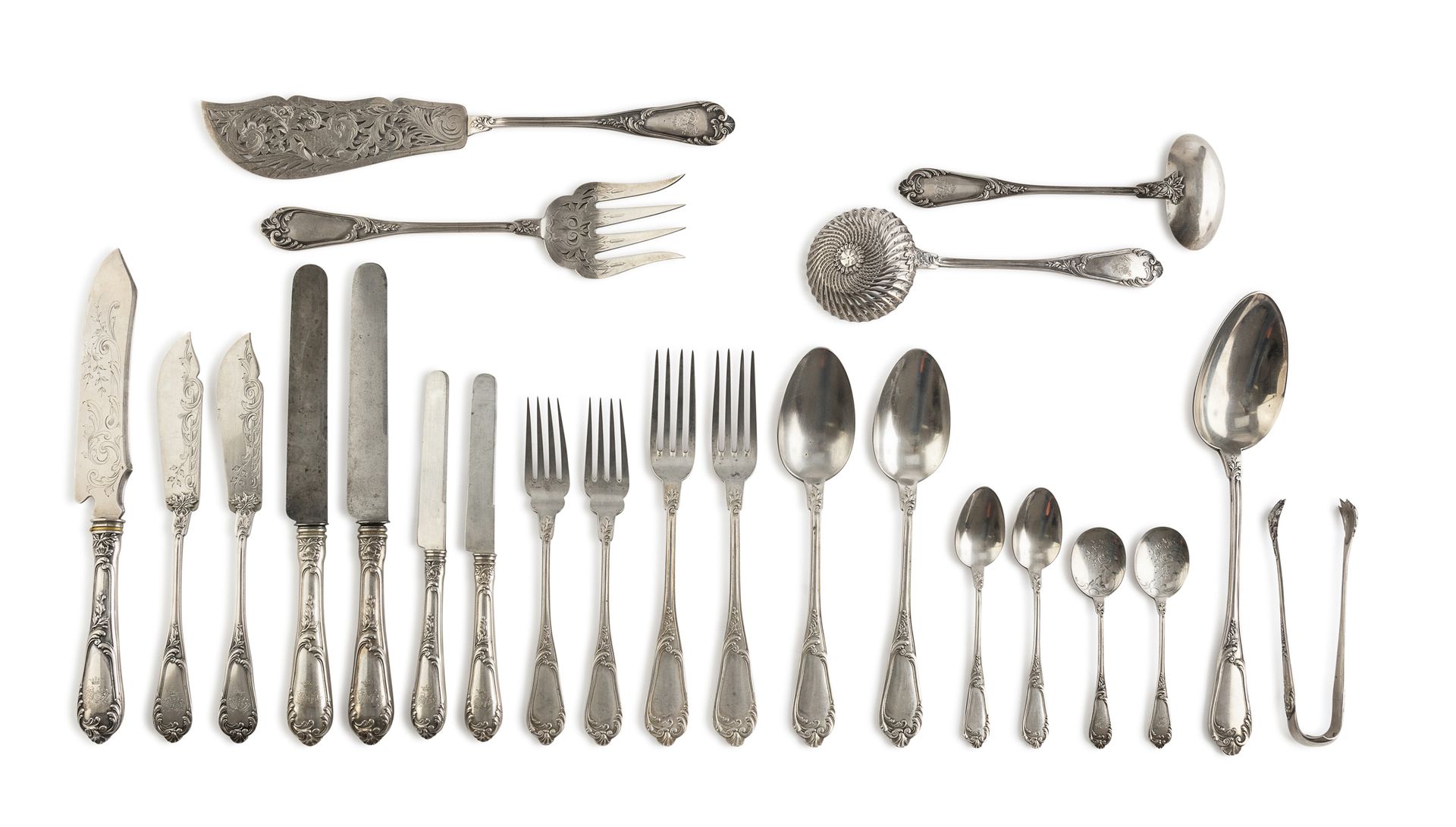 Null 银质餐具服务，20世纪初


雕刻着植物图案的手柄，上面有皇家纹章，带子和座右铭 "整体性和功绩 "的元素。包括五把叉子，六把刀，六把勺子，六把甜点叉&hellip;