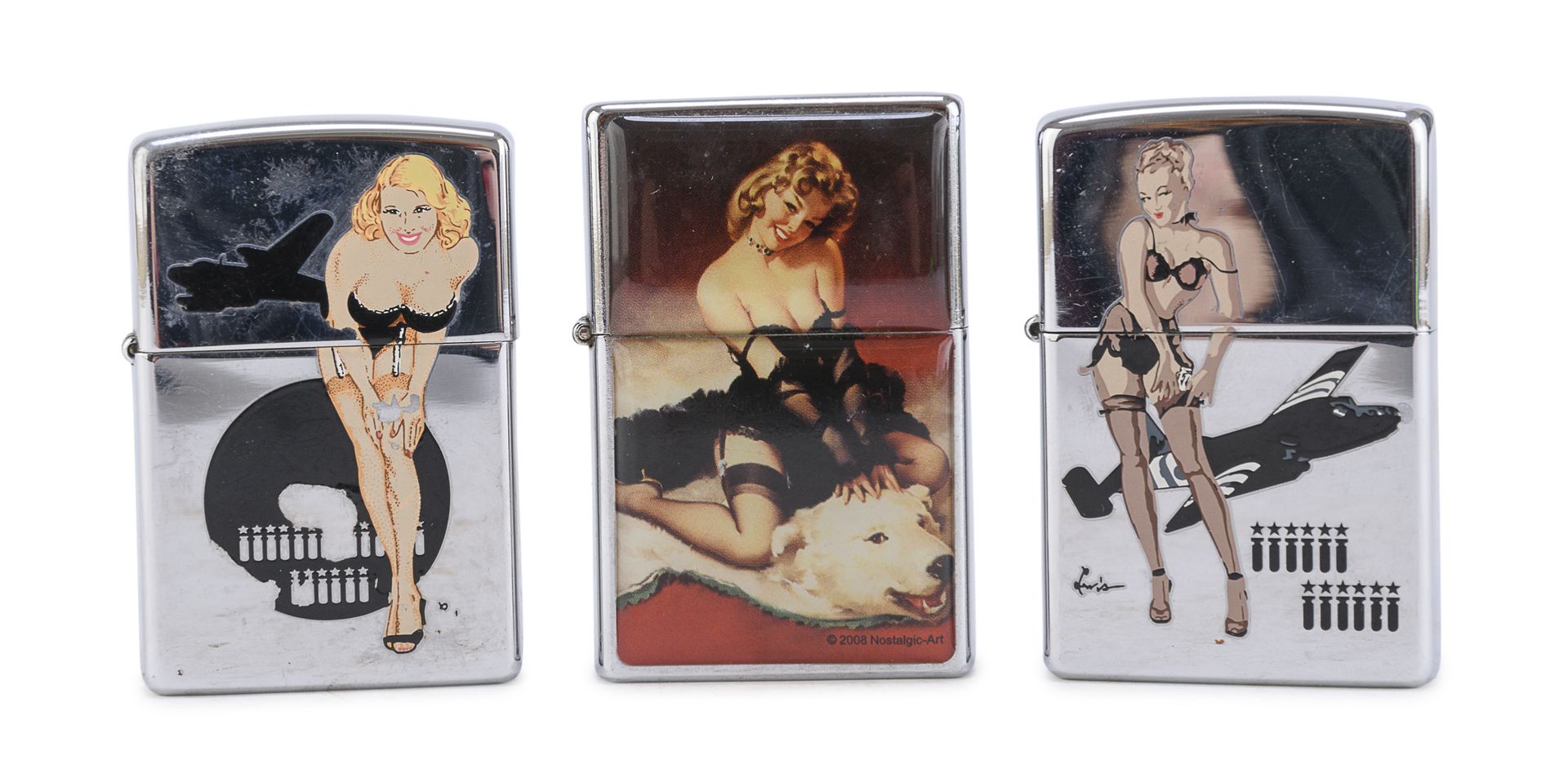 Null DREI ZIPPO-FEUERZEUGE, 1970ER JAHRE


aus versilbertem Metall, mit Pin-up-A&hellip;