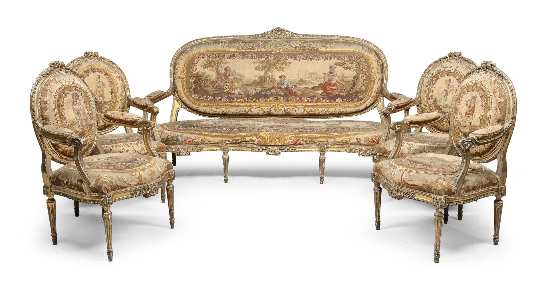 Null 美丽的客厅与挂毯，法国19世纪

路易十六风格，镀金的木头，背上雕刻着植物图案。棱形扶手，圆锥形粗壮的腿。挂毯上装饰有植物图案的乡村场景。由一张沙发和&hellip;