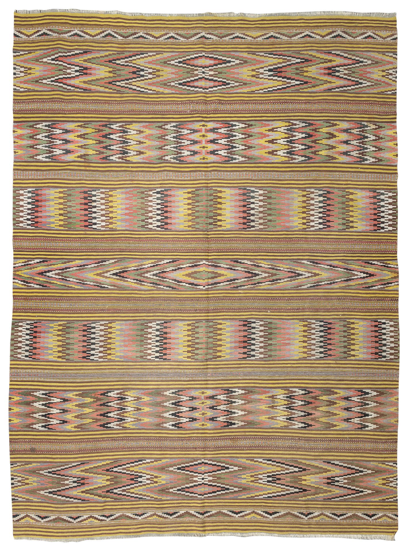 Null 沙达克里姆地毯，20世纪初

有多色火线设计和菱形的菱形边框。

尺寸为330 x 240厘米。