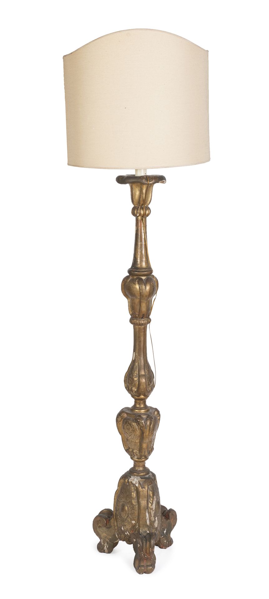Null FLOOR CANDLESTICK IN GILTWOOD, 18TH CENTURY