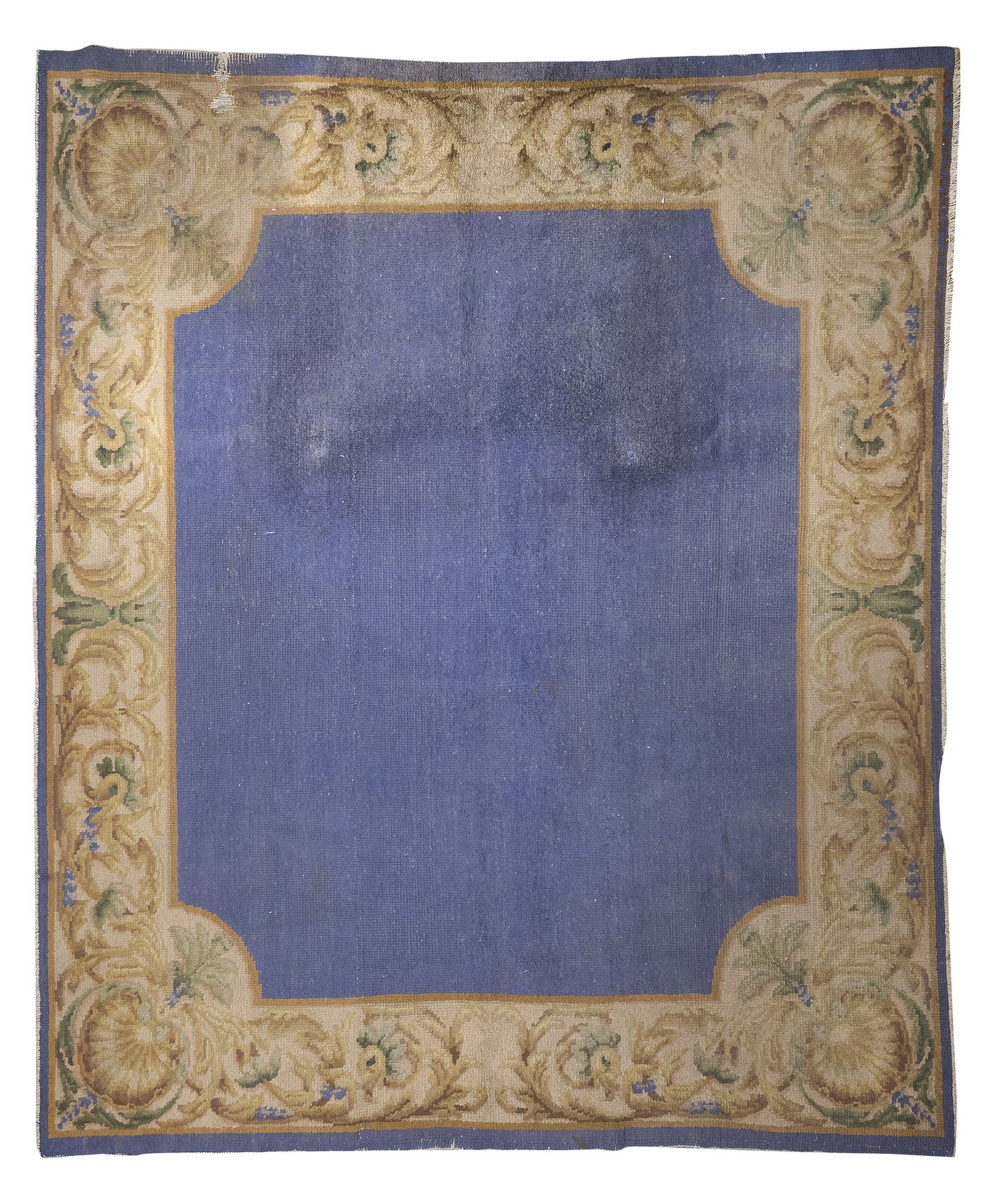 Null 罕见的安纳托利亚斯巴达地毯，20世纪初

粉红色的背景上有一个空的中心领域，边框是西方影响的挂毯图案。

尺寸为360 x 295厘米。

撕裂，短的&hellip;