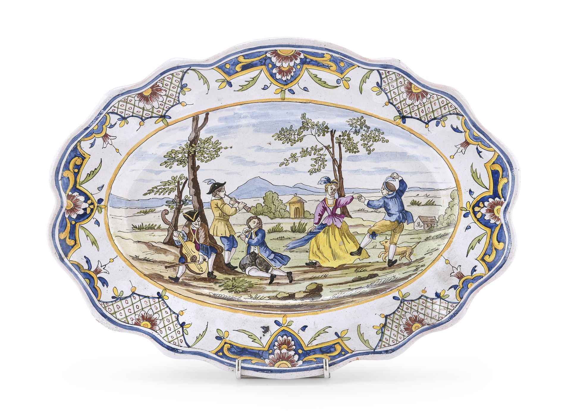 Null 马乔利卡盘，可能是马赛19世纪初的作品
多色珐琅，洞口装饰有乡村节日的风景。翻盖上有网状物、叶子和棕榈树的装饰。 
底座下有蓝色的 "MC "标记。 &hellip;