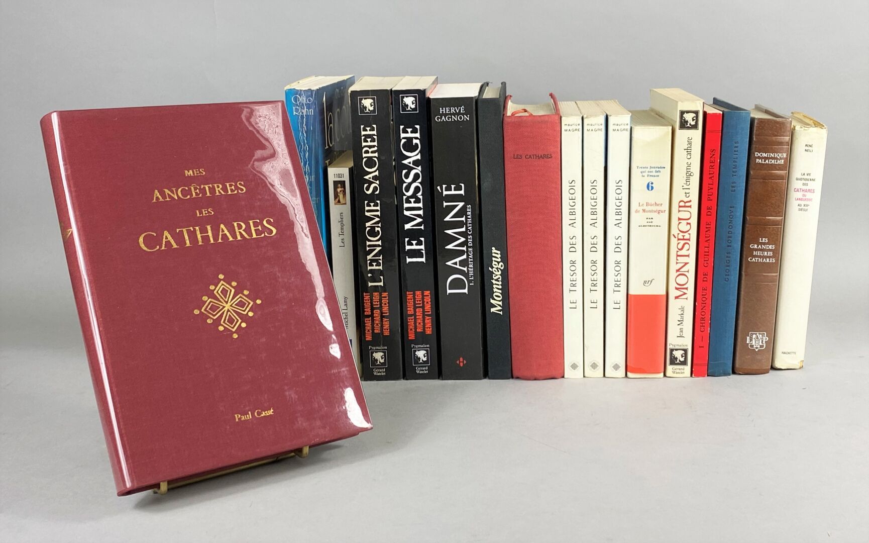 Null Katharer,

Posten mit neunzehn Büchern über den Katharismus.

Darunter, Mon&hellip;