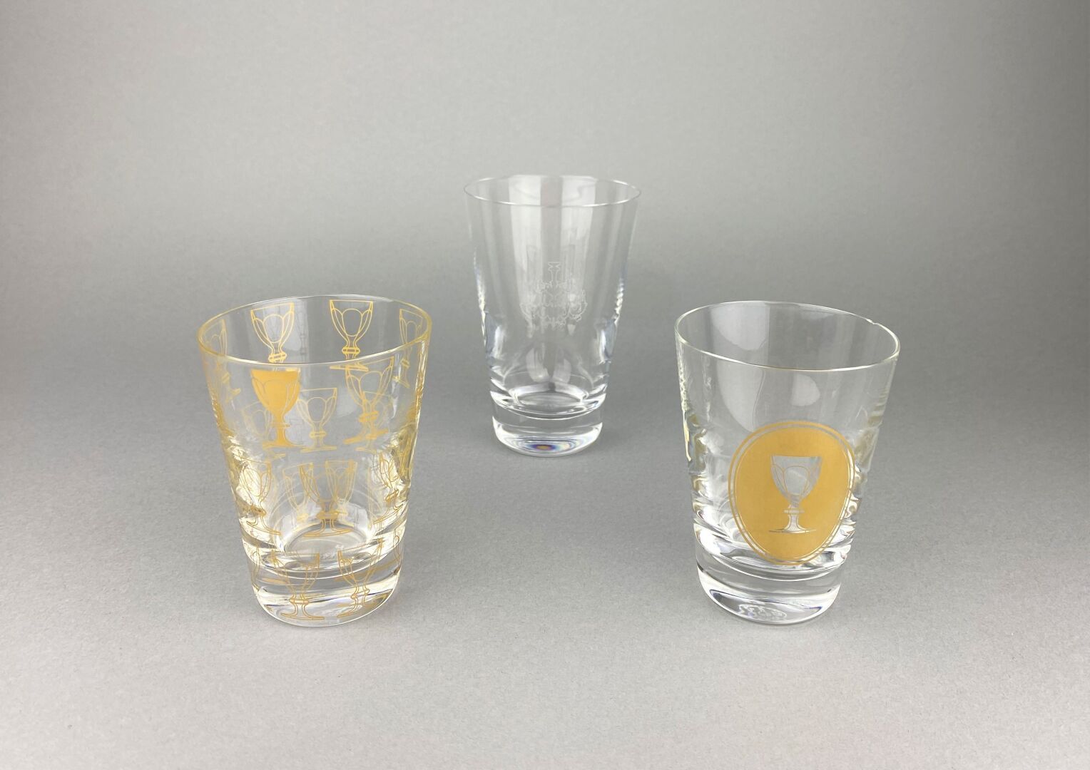 Null Baccarat,

Trío de copas de cristal con decoración serigrafiada.

Homenaje &hellip;